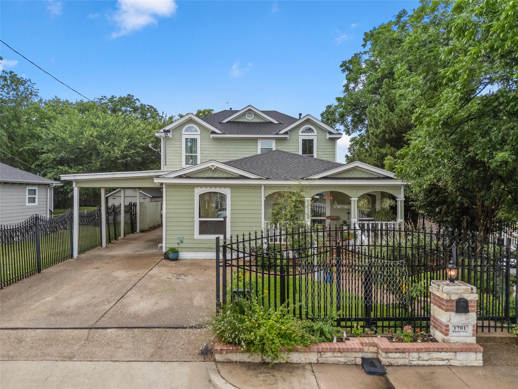1701 Baylor Avenue