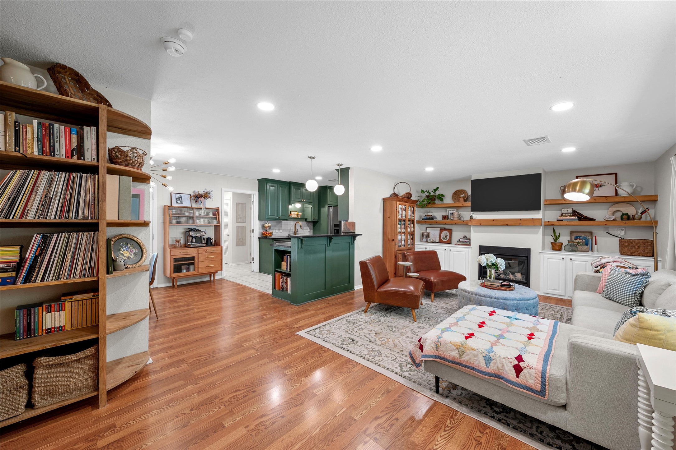 5306 Lake Crest Drive