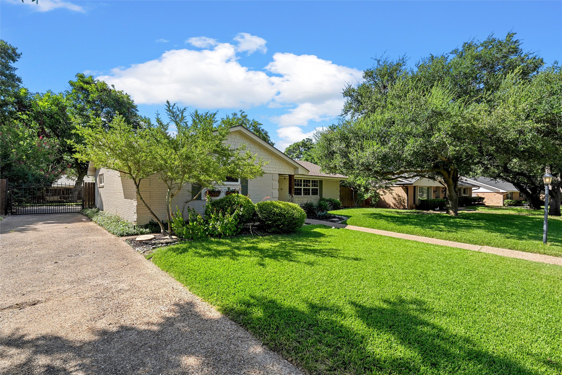 5306 Lake Crest Drive