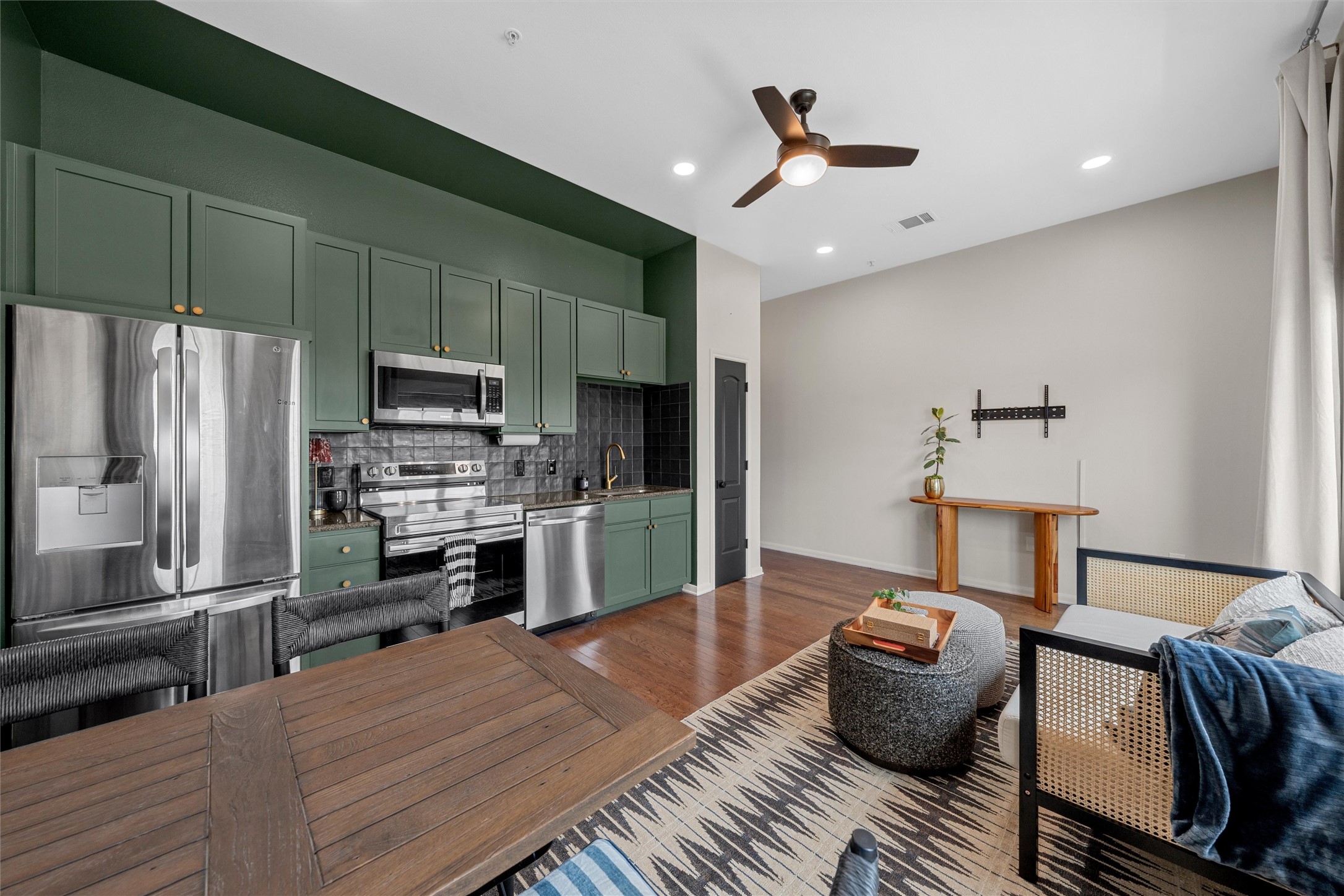 330 Austin Avenue 328