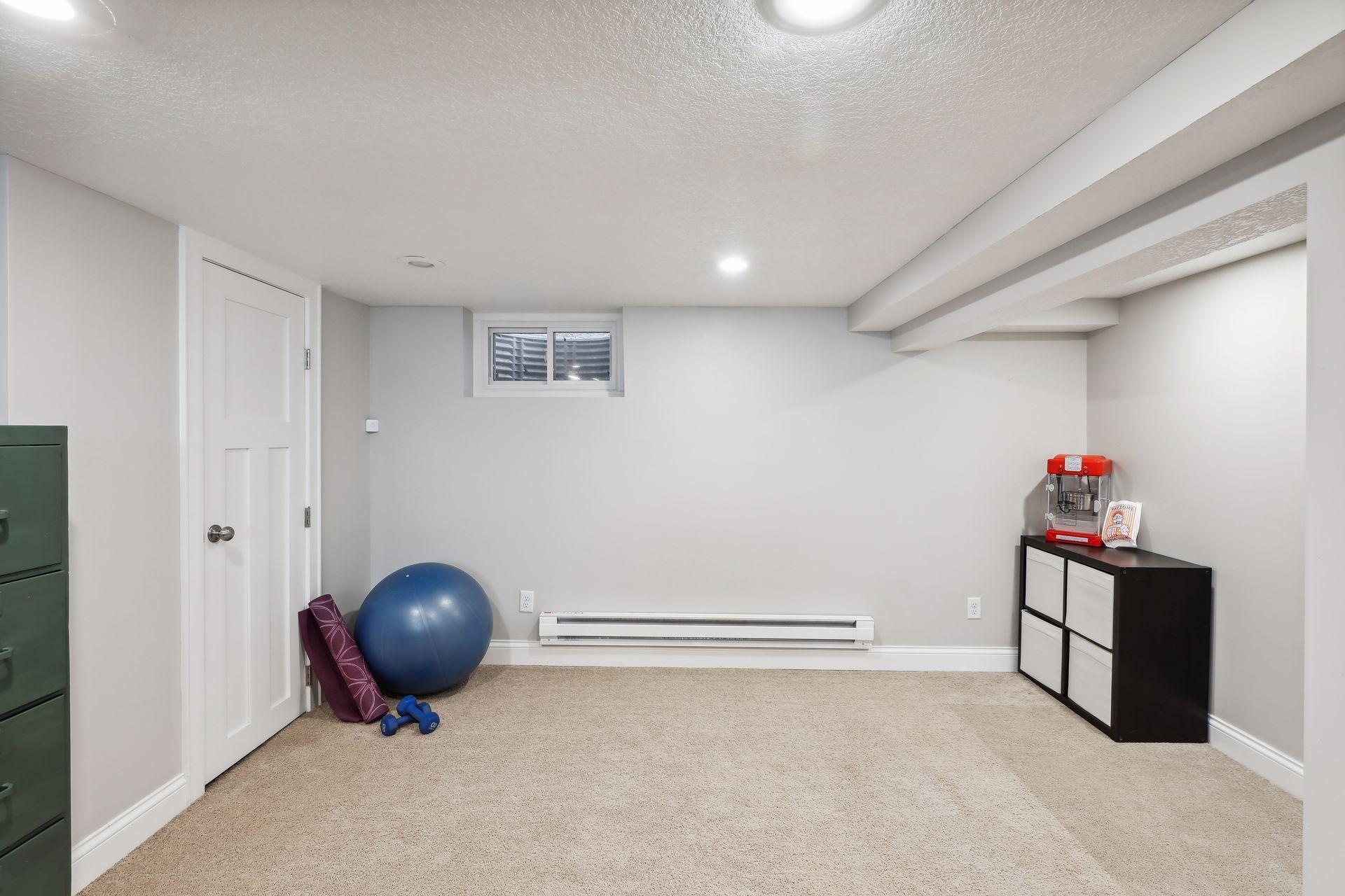 576 Fairview Avenue S