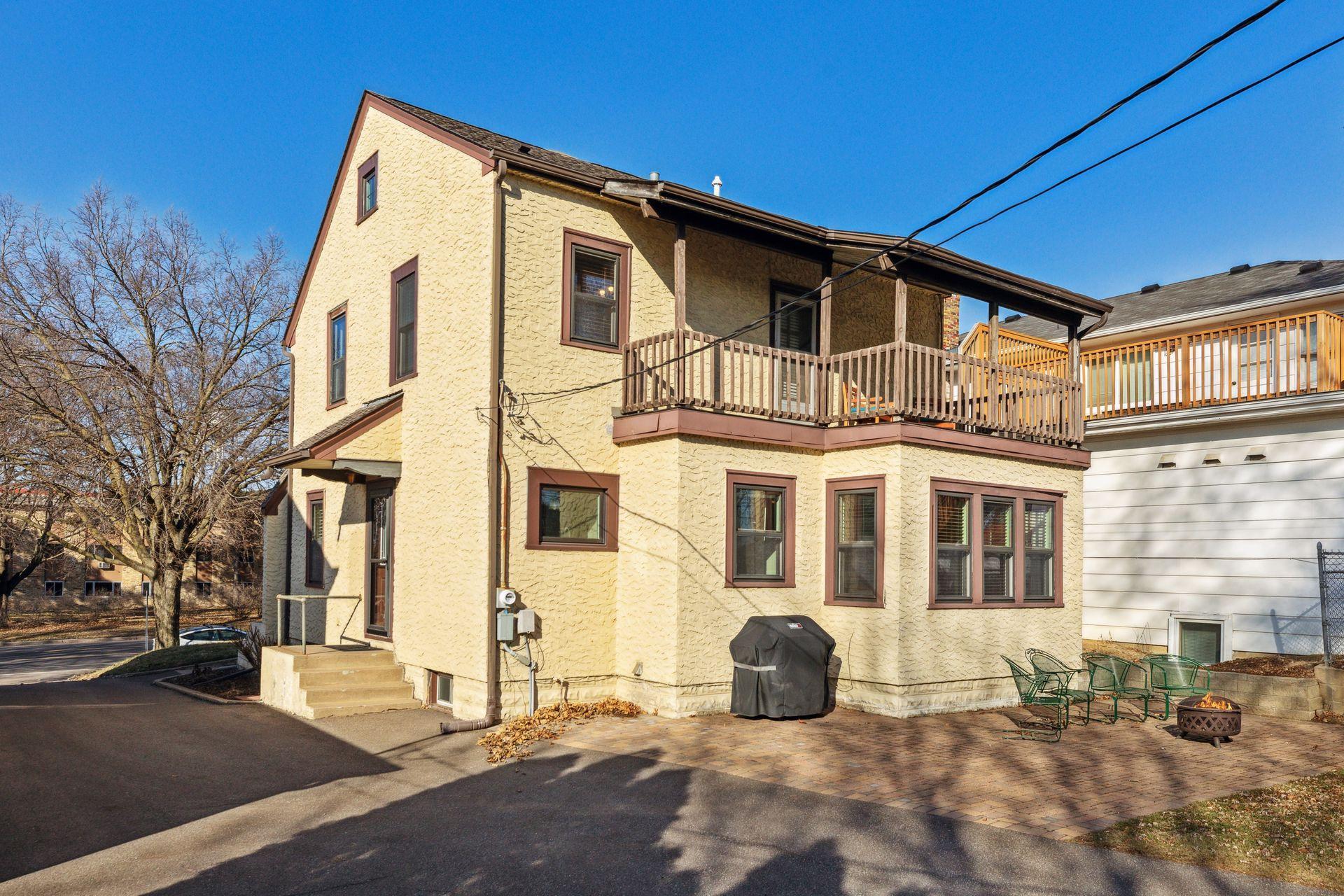 576 Fairview Avenue S