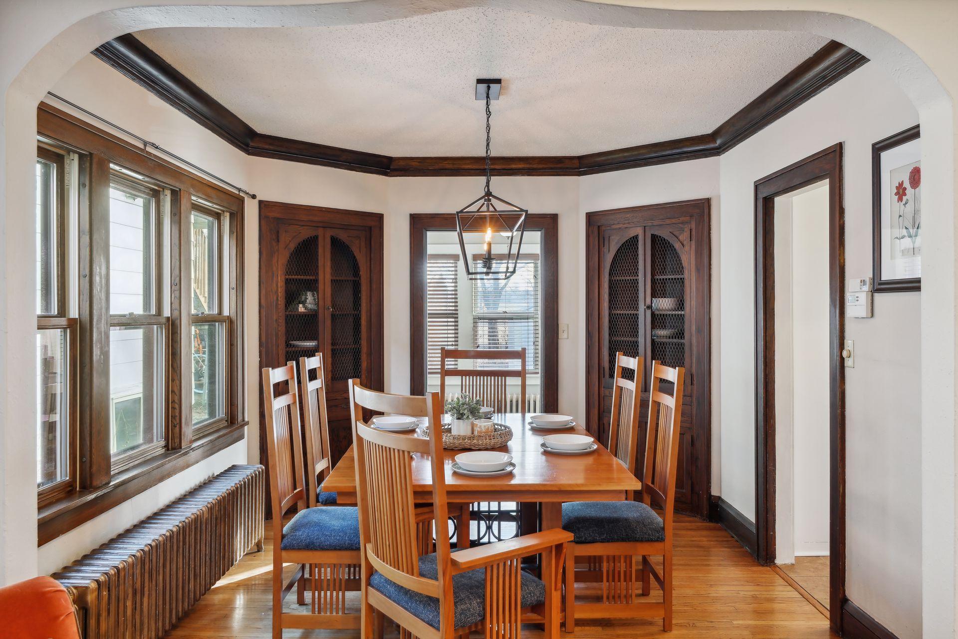 576 Fairview Avenue S