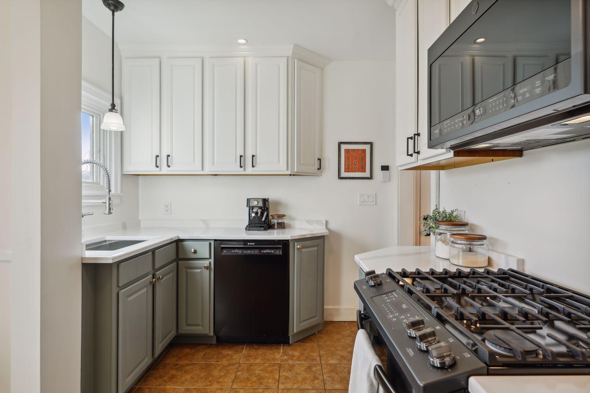 576 Fairview Avenue S