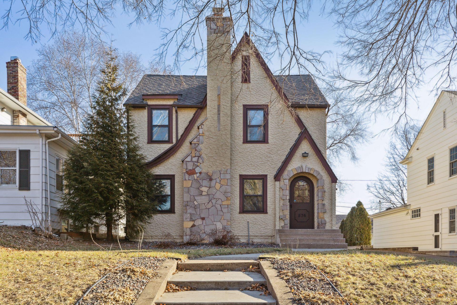 576 Fairview Avenue S