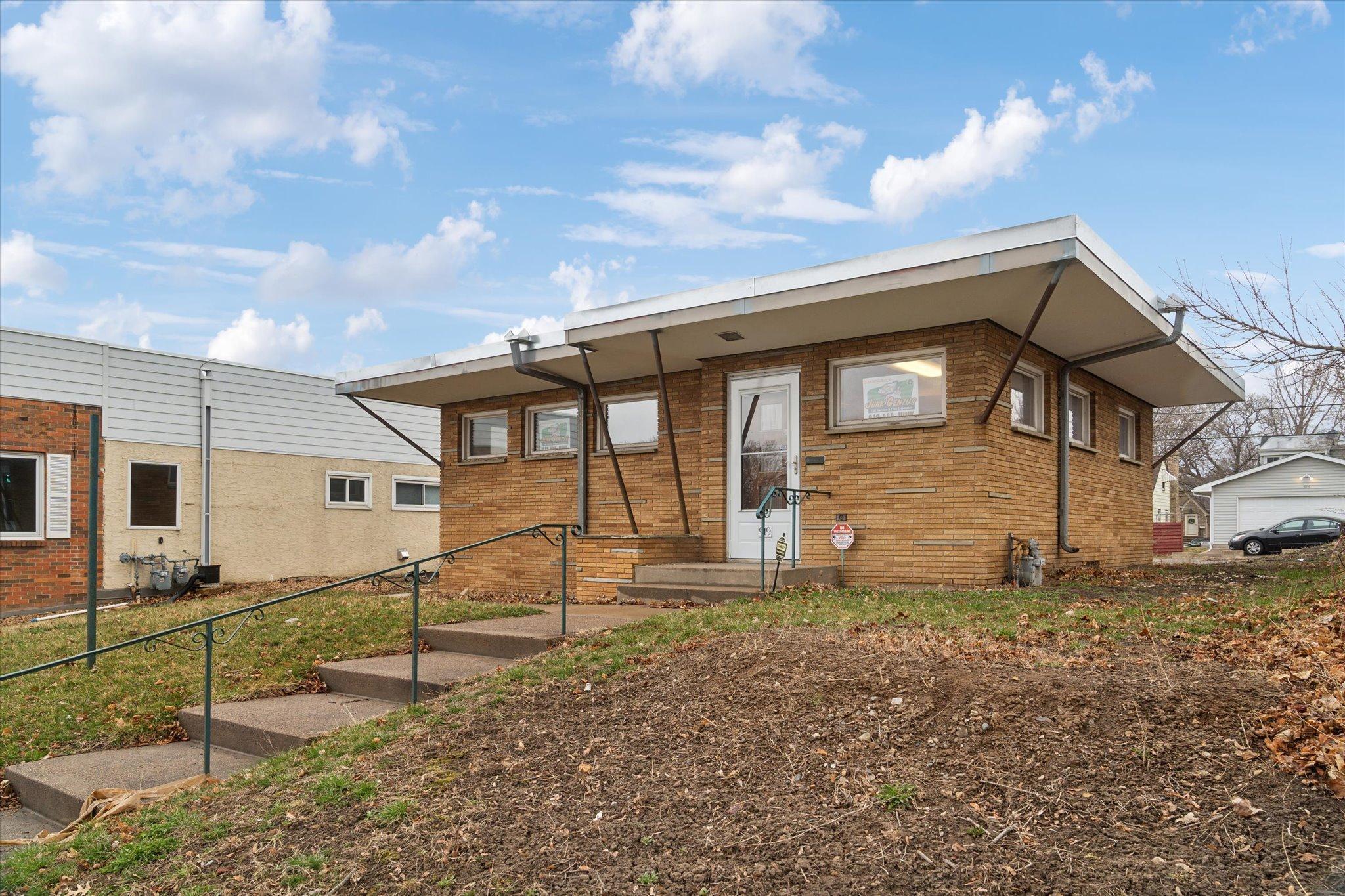 919 Maryland Avenue E