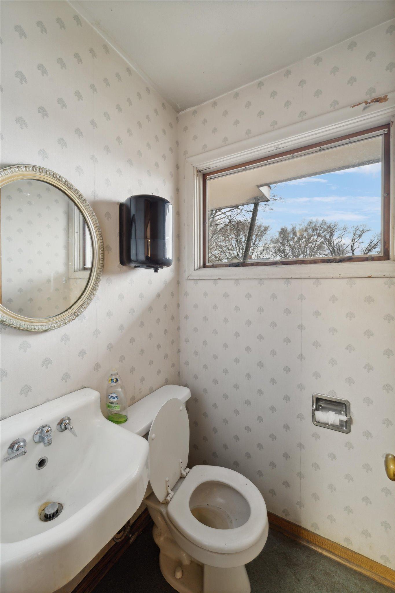 919 Maryland Avenue E