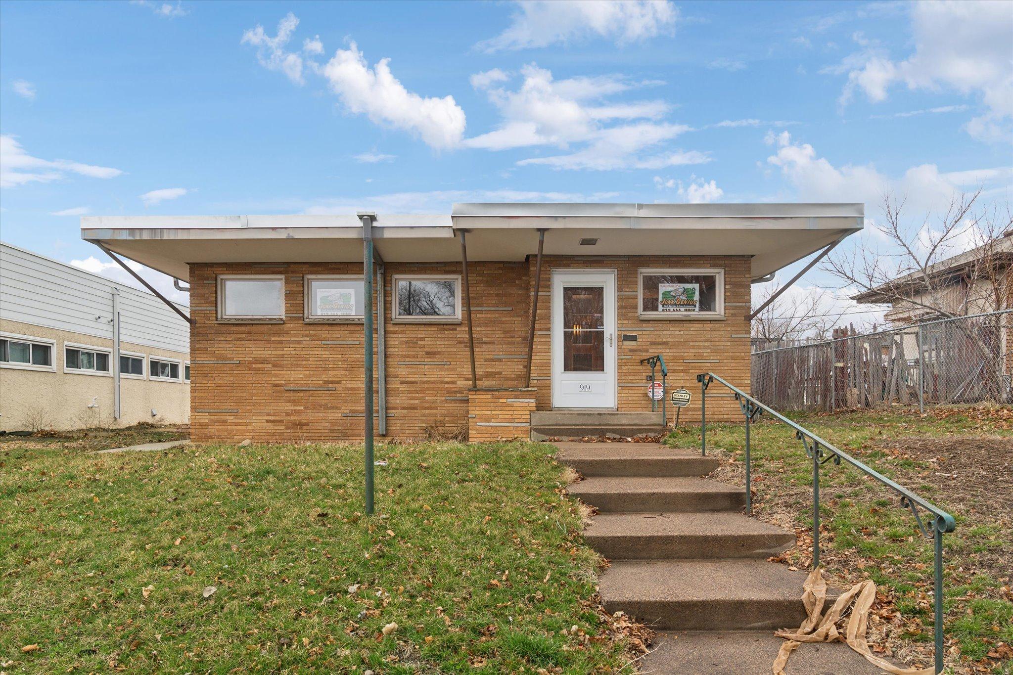 919 Maryland Avenue E