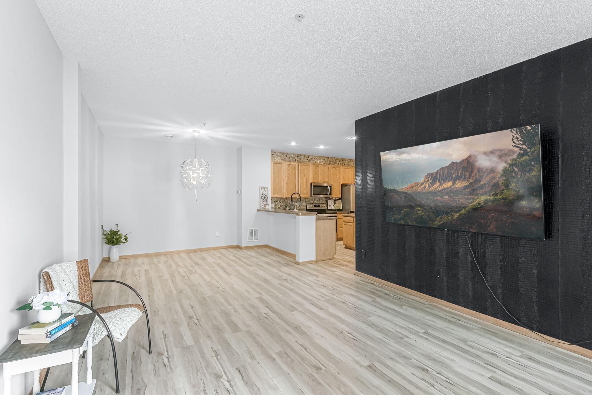 2579 49th Street E Unit: 11007