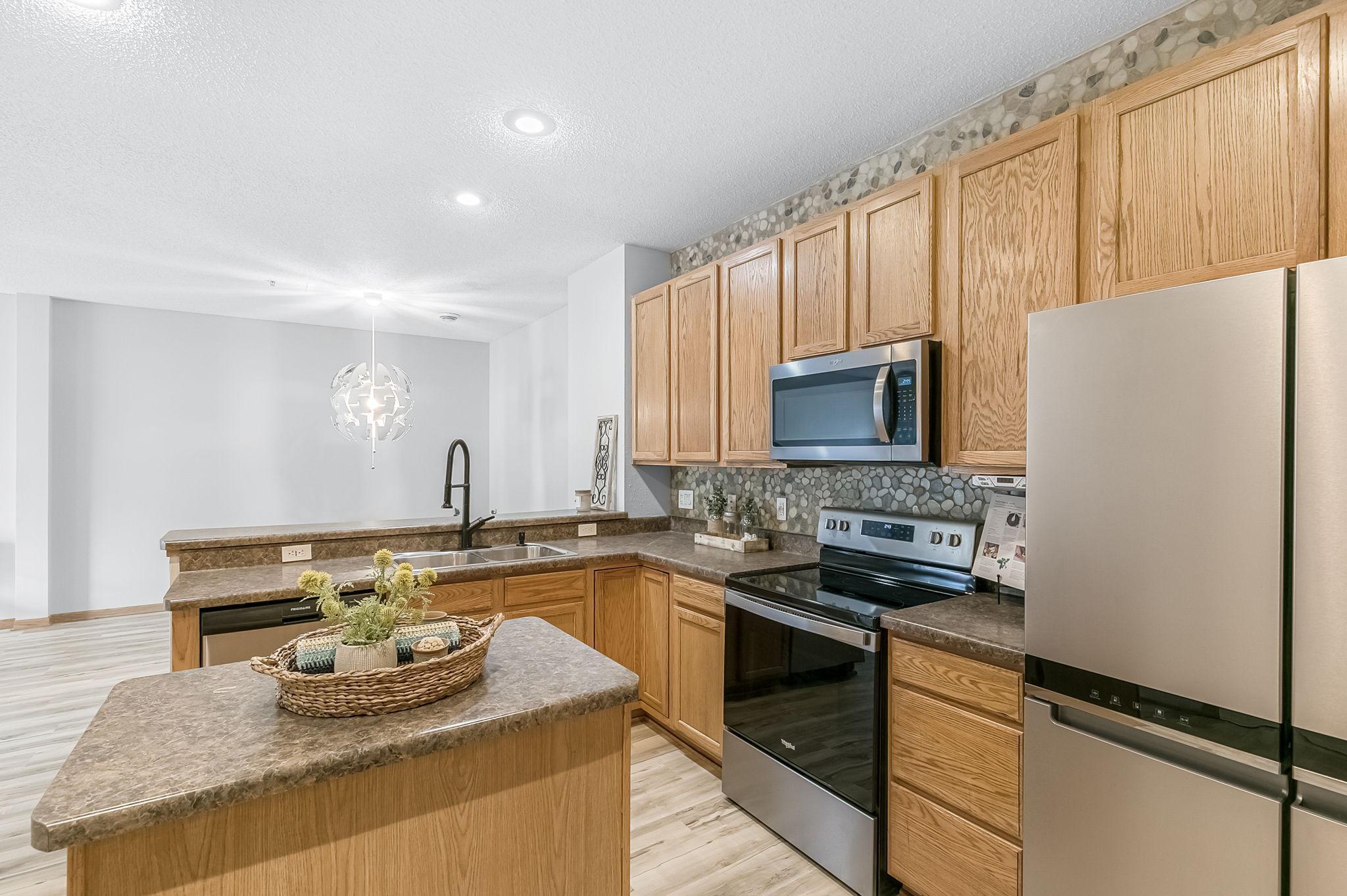2579 49th Street E Unit: 11007