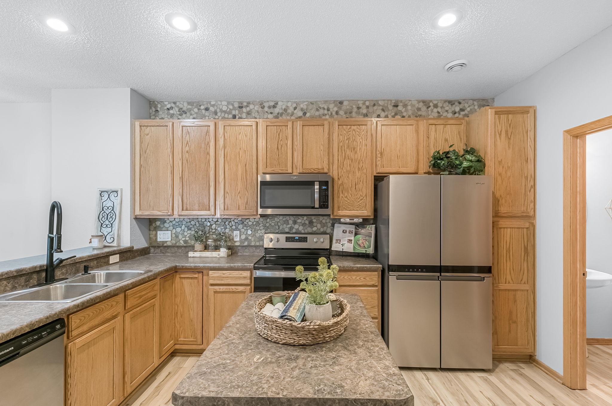 2579 49th Street E Unit: 11007
