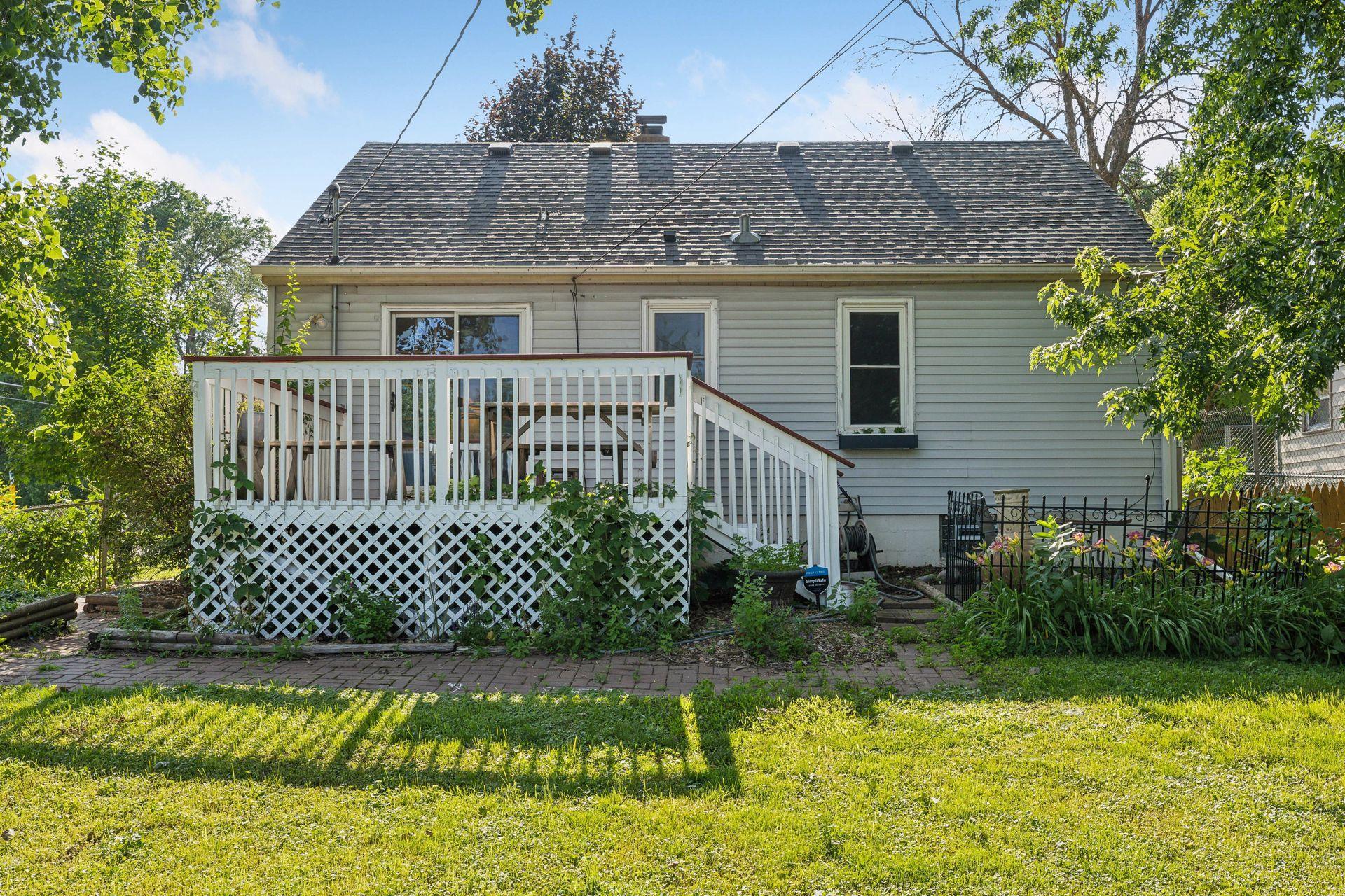 1084 Oxford Street N