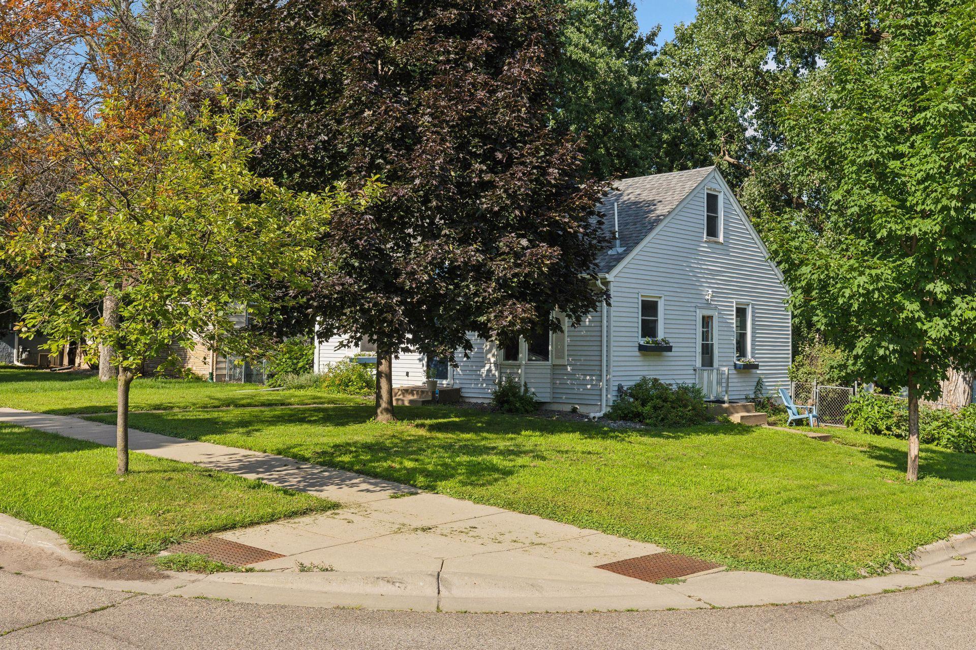 1084 Oxford Street N