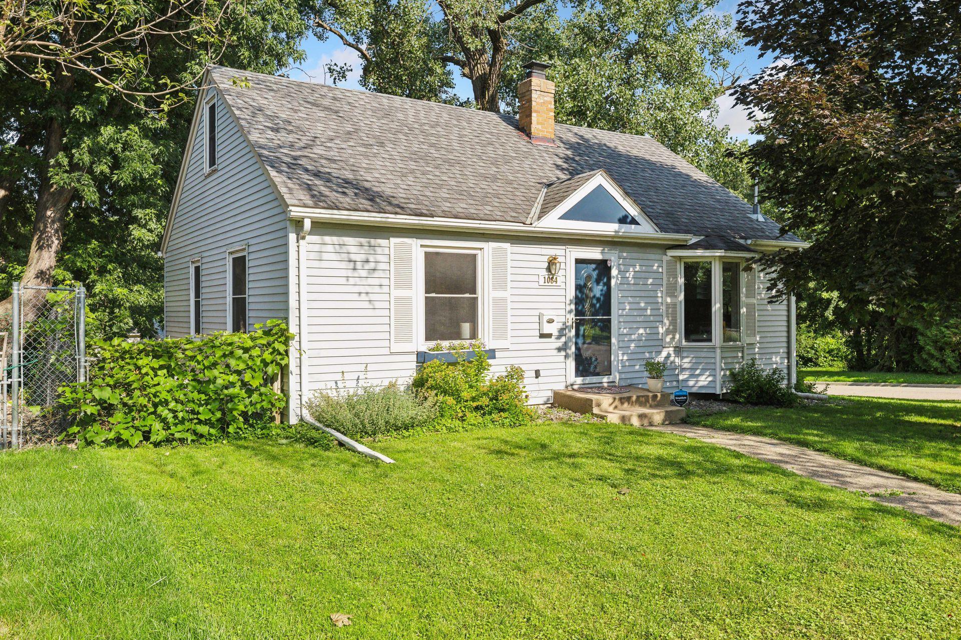 1084 Oxford Street N