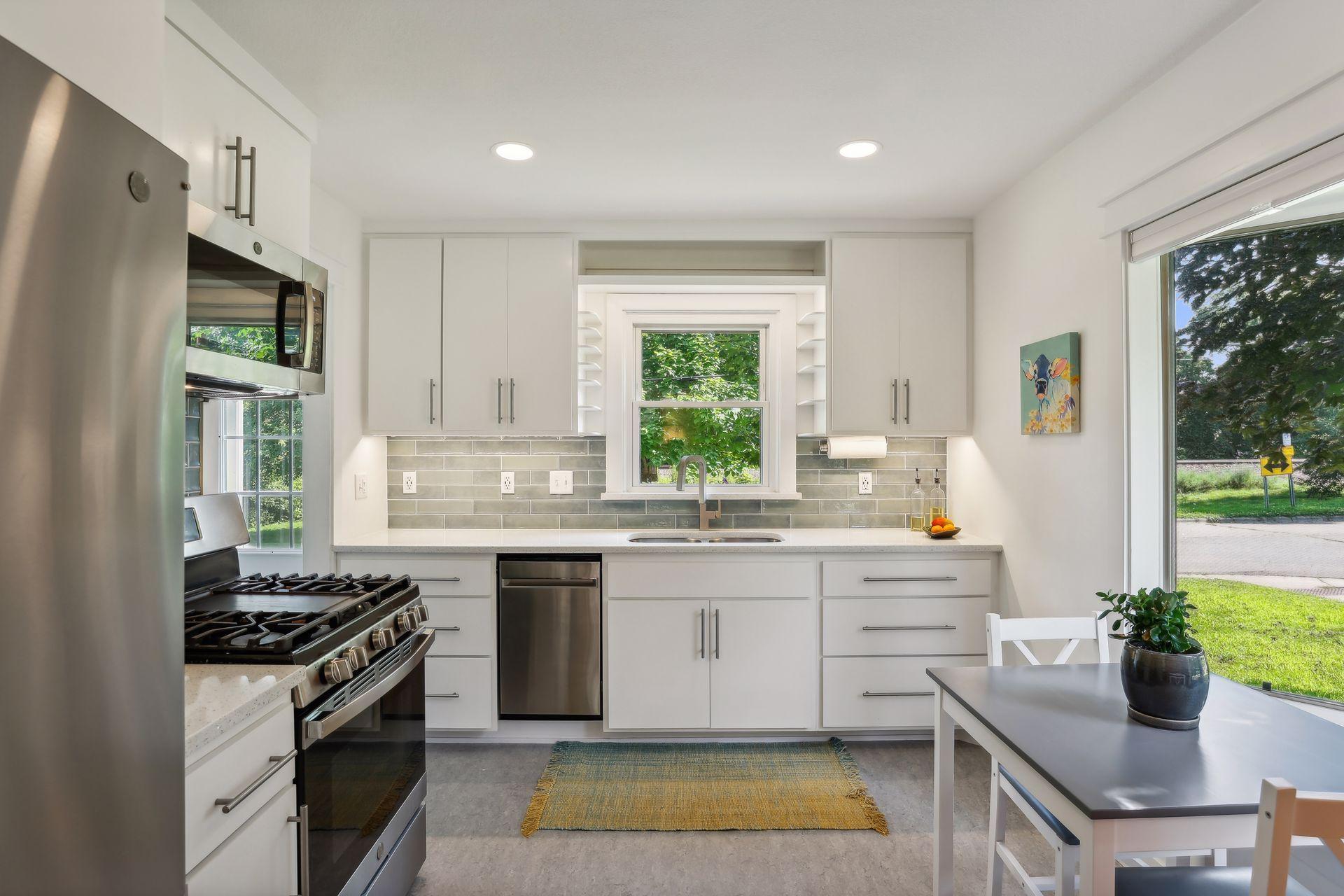 1084 Oxford Street N