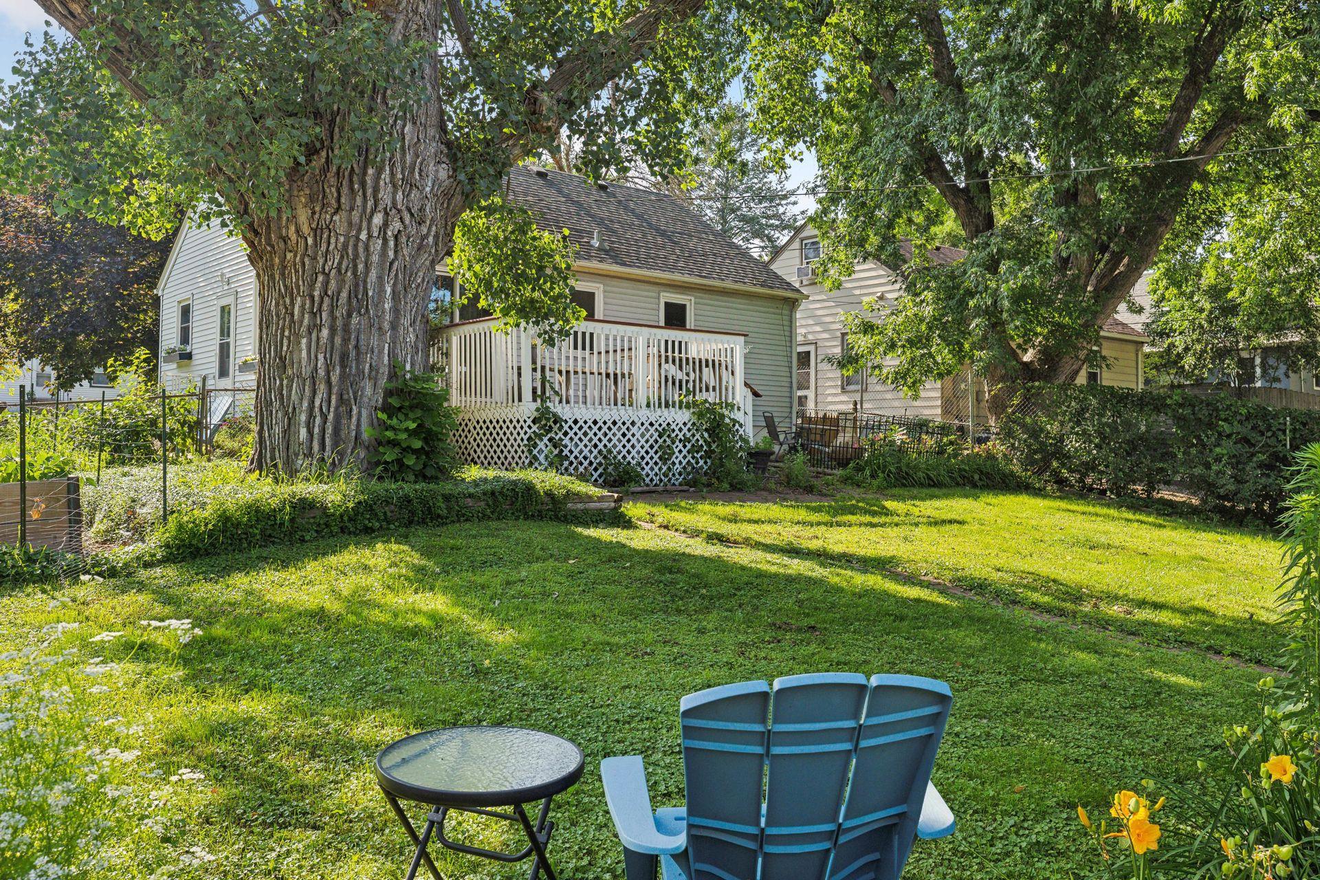 1084 Oxford Street N