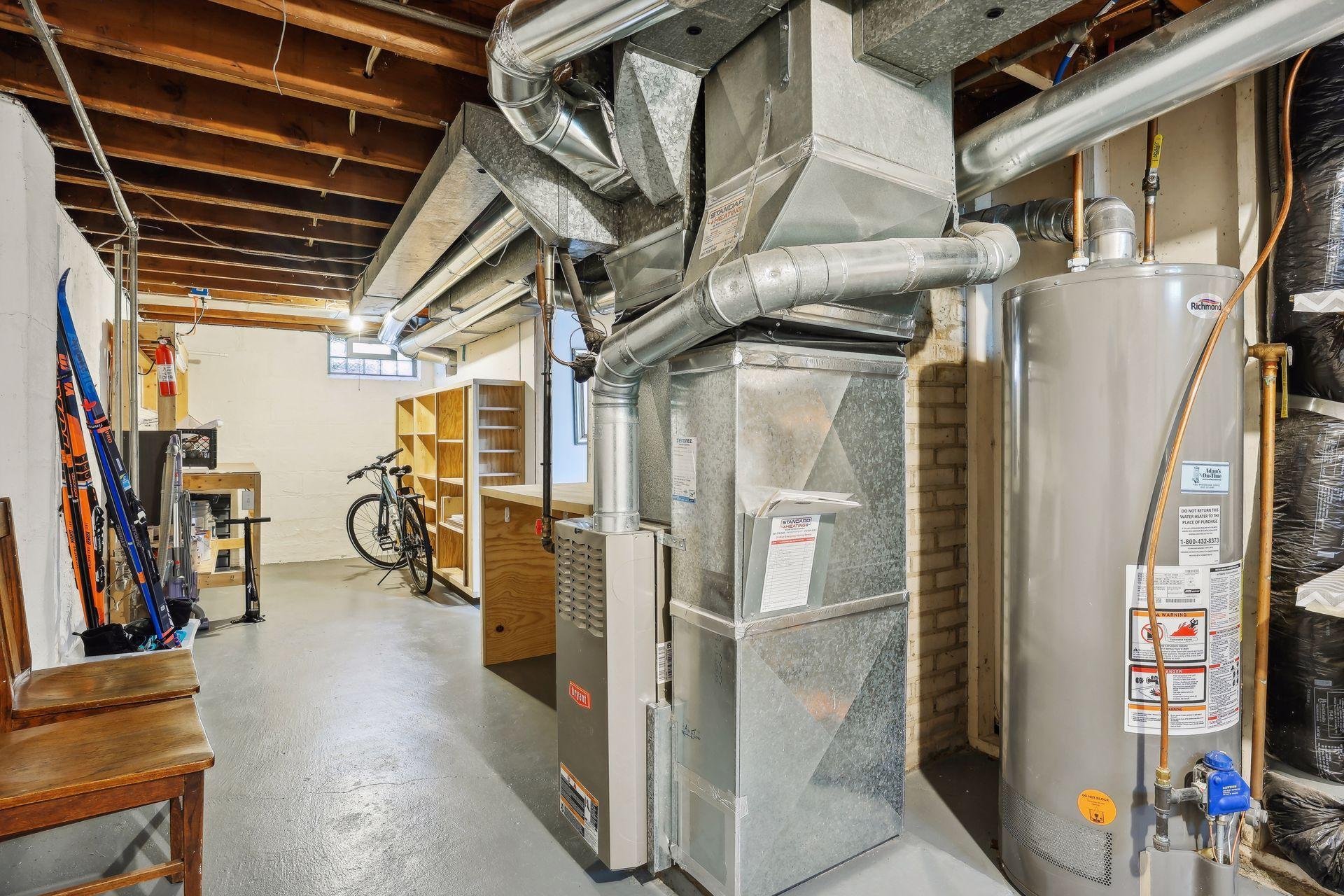 1084 Oxford Street N