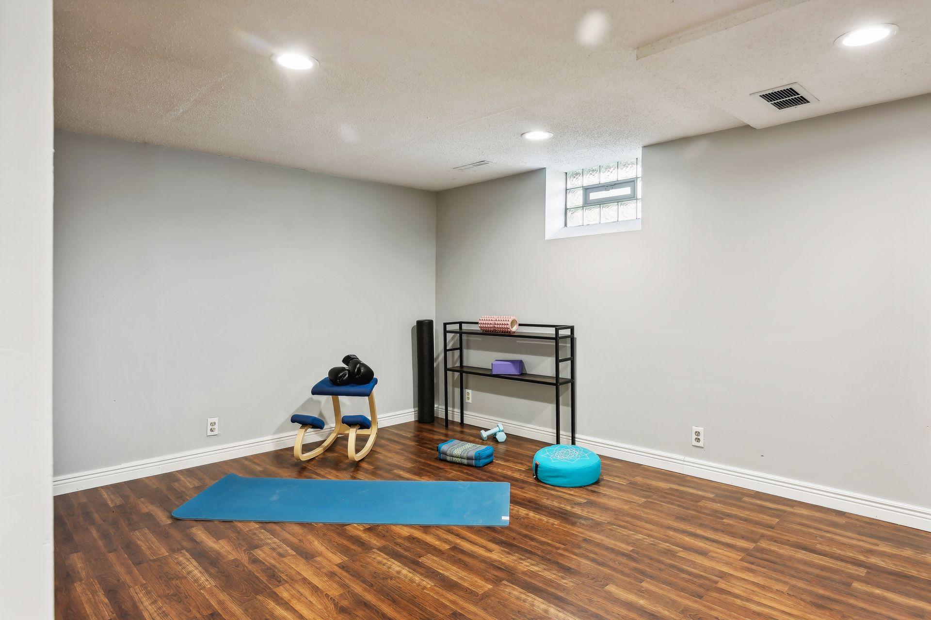 1084 Oxford Street N