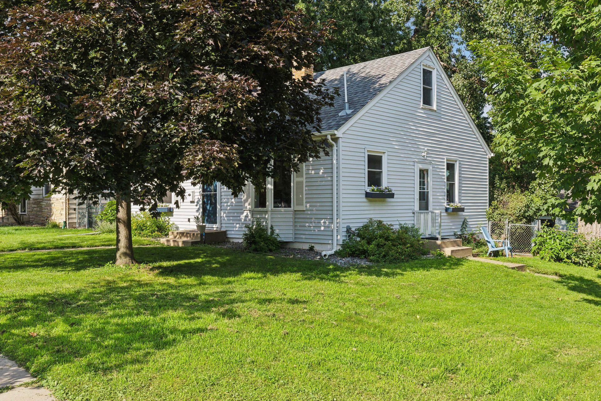 1084 Oxford Street N