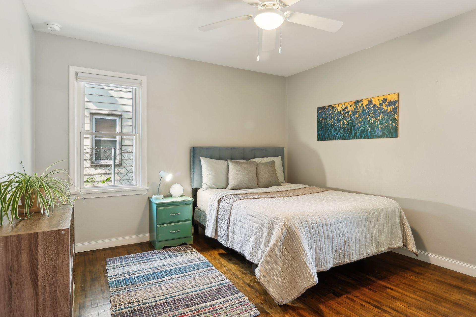 1084 Oxford Street N