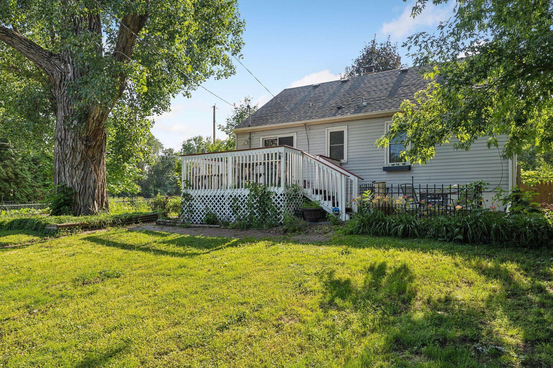 1084 Oxford Street N