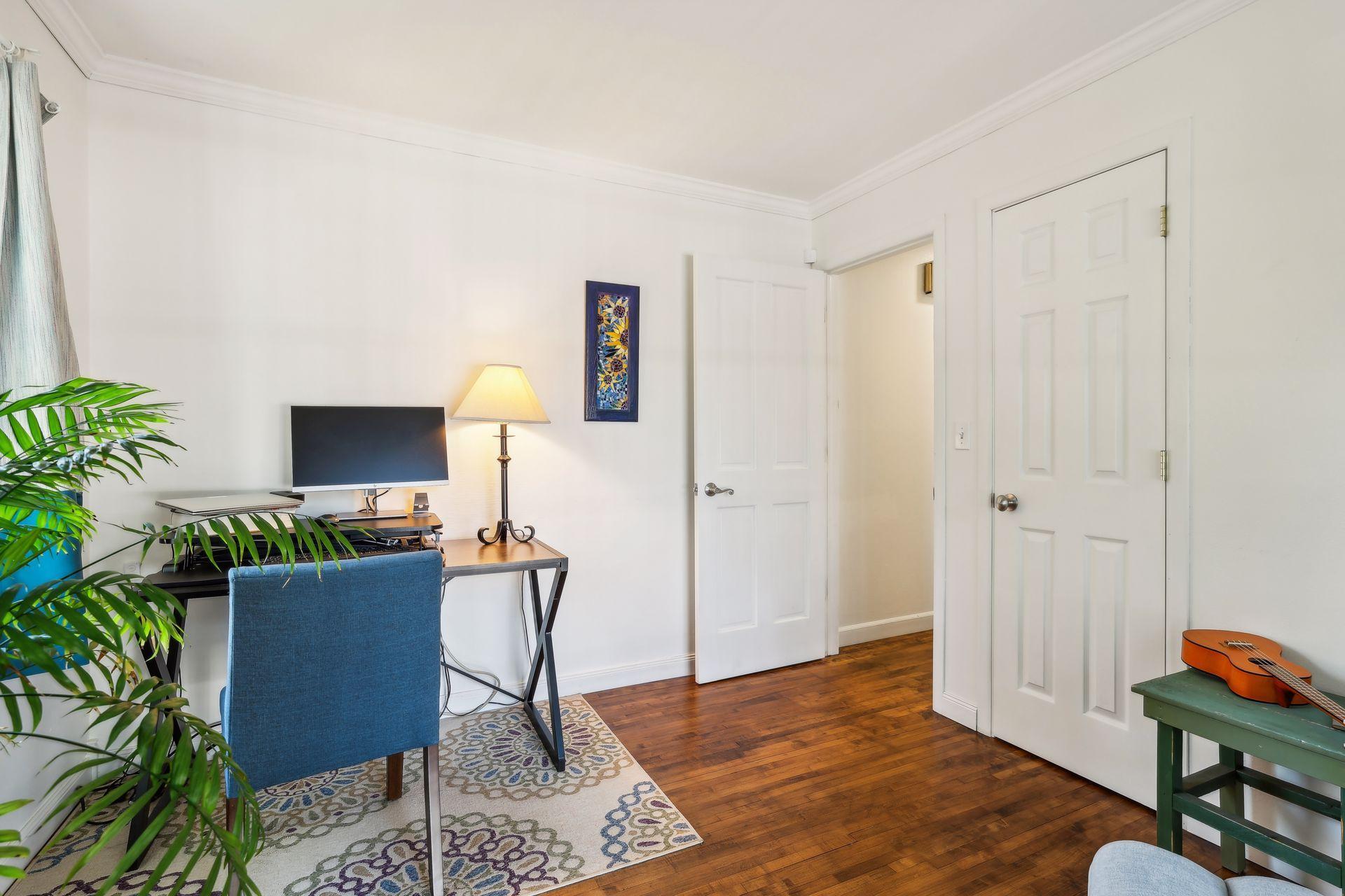 1084 Oxford Street N