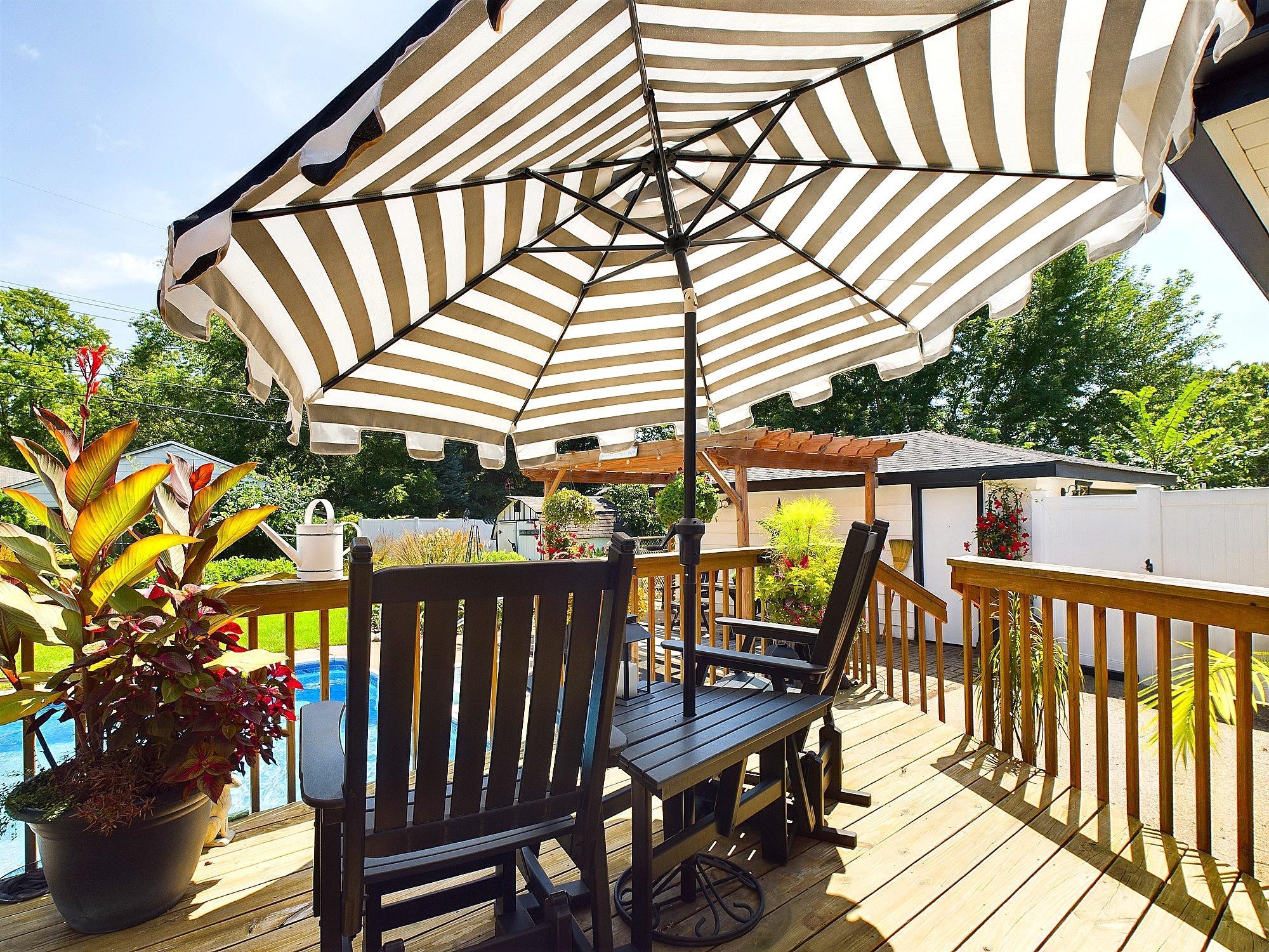 6812 Regent Avenue N