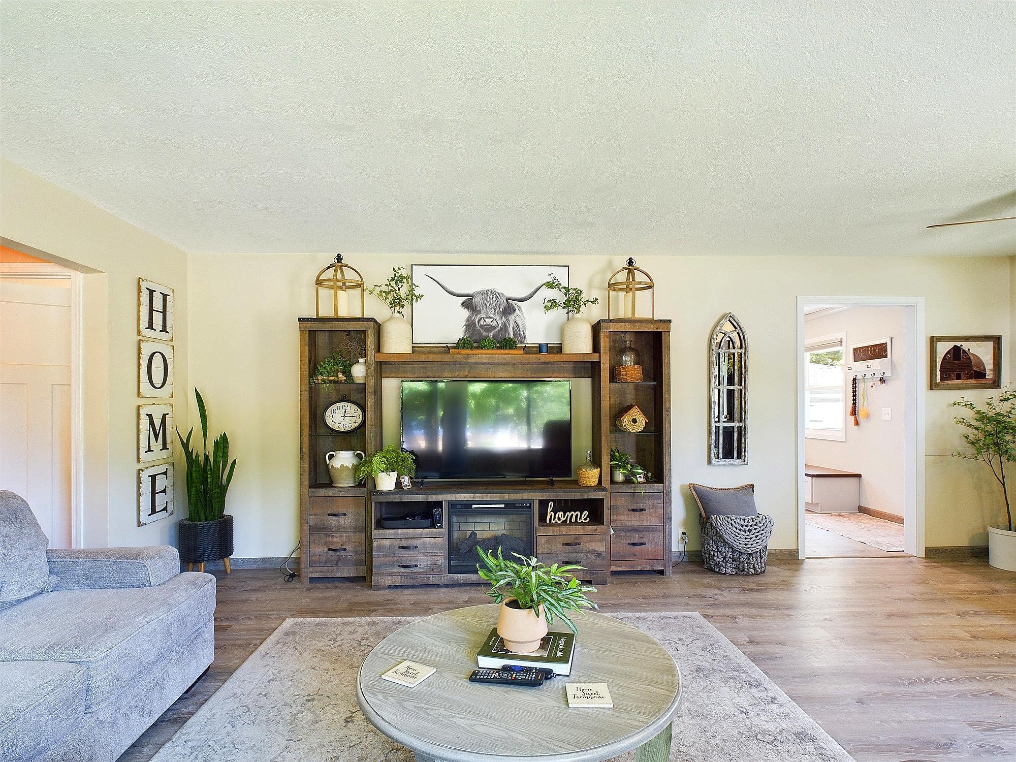 6812 Regent Avenue N