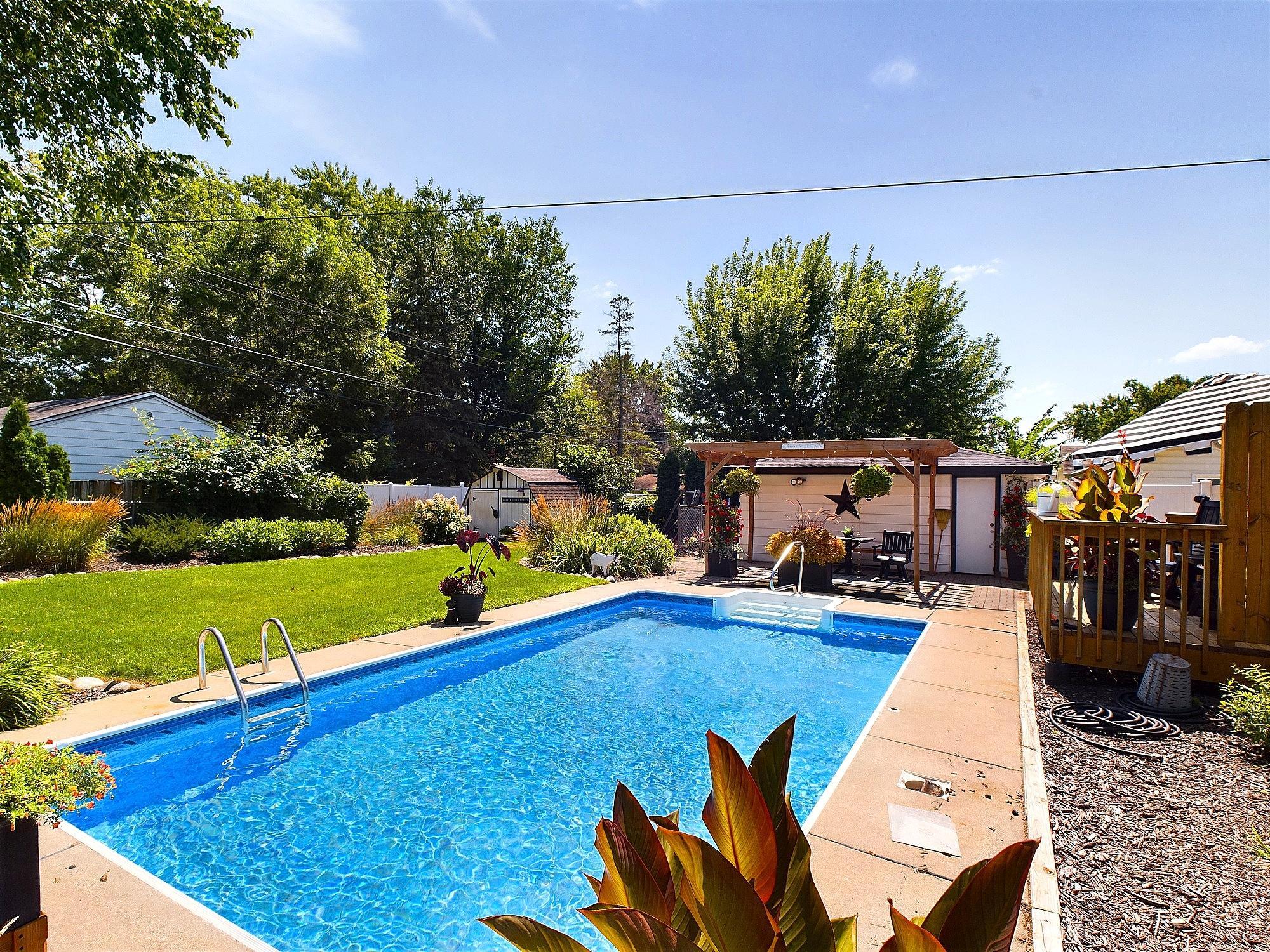 6812 Regent Avenue N