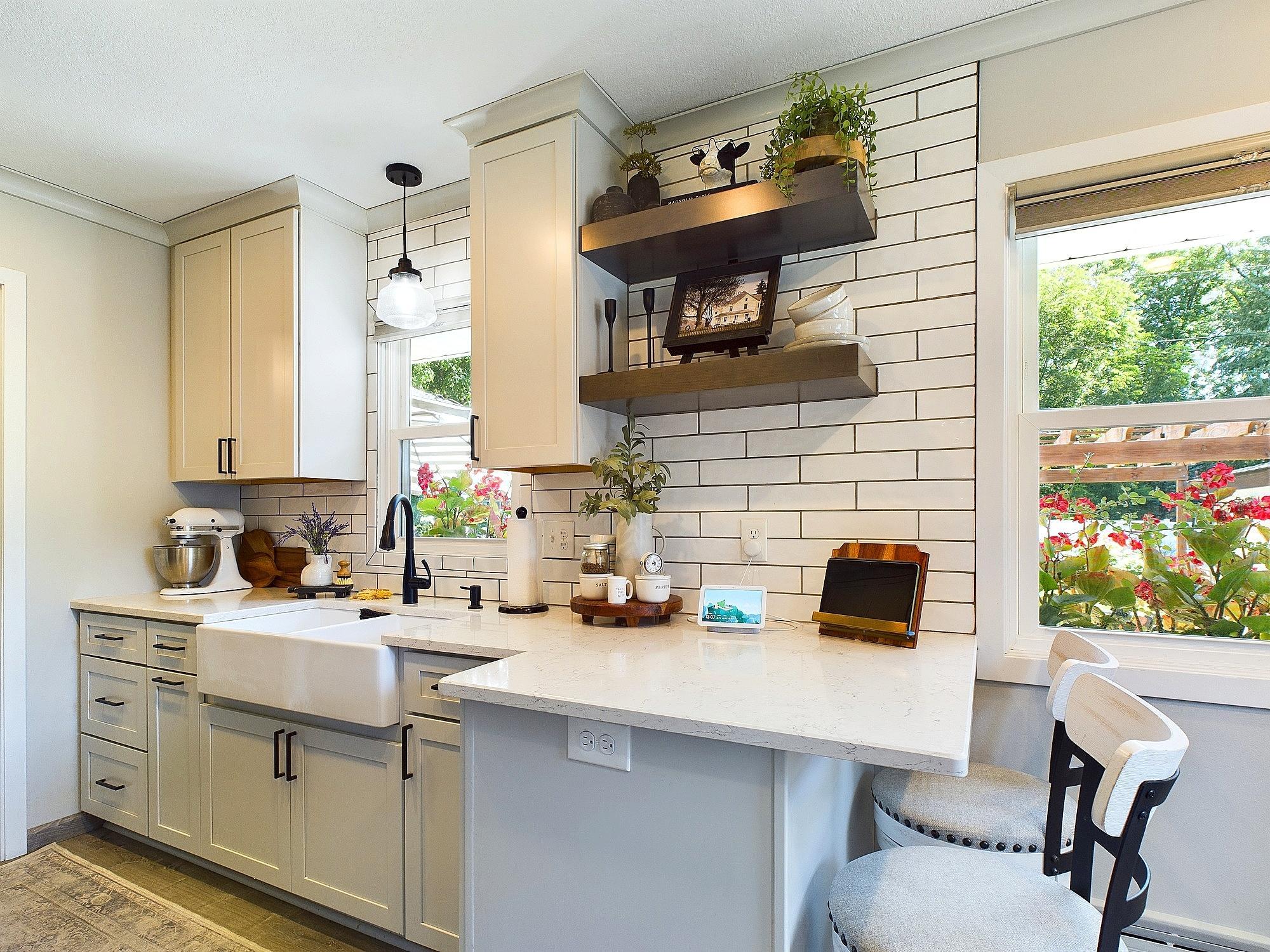 6812 Regent Avenue N