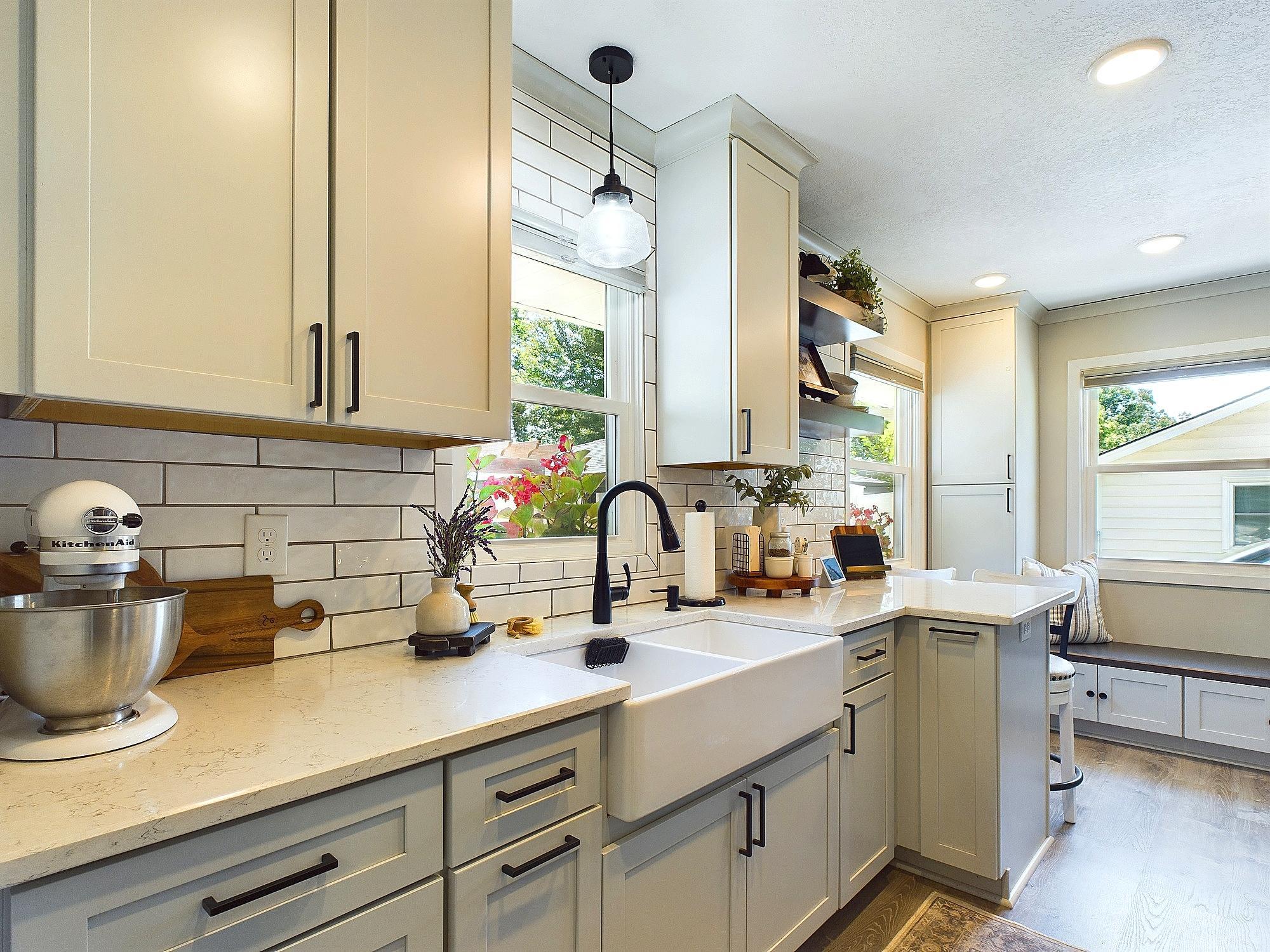 6812 Regent Avenue N