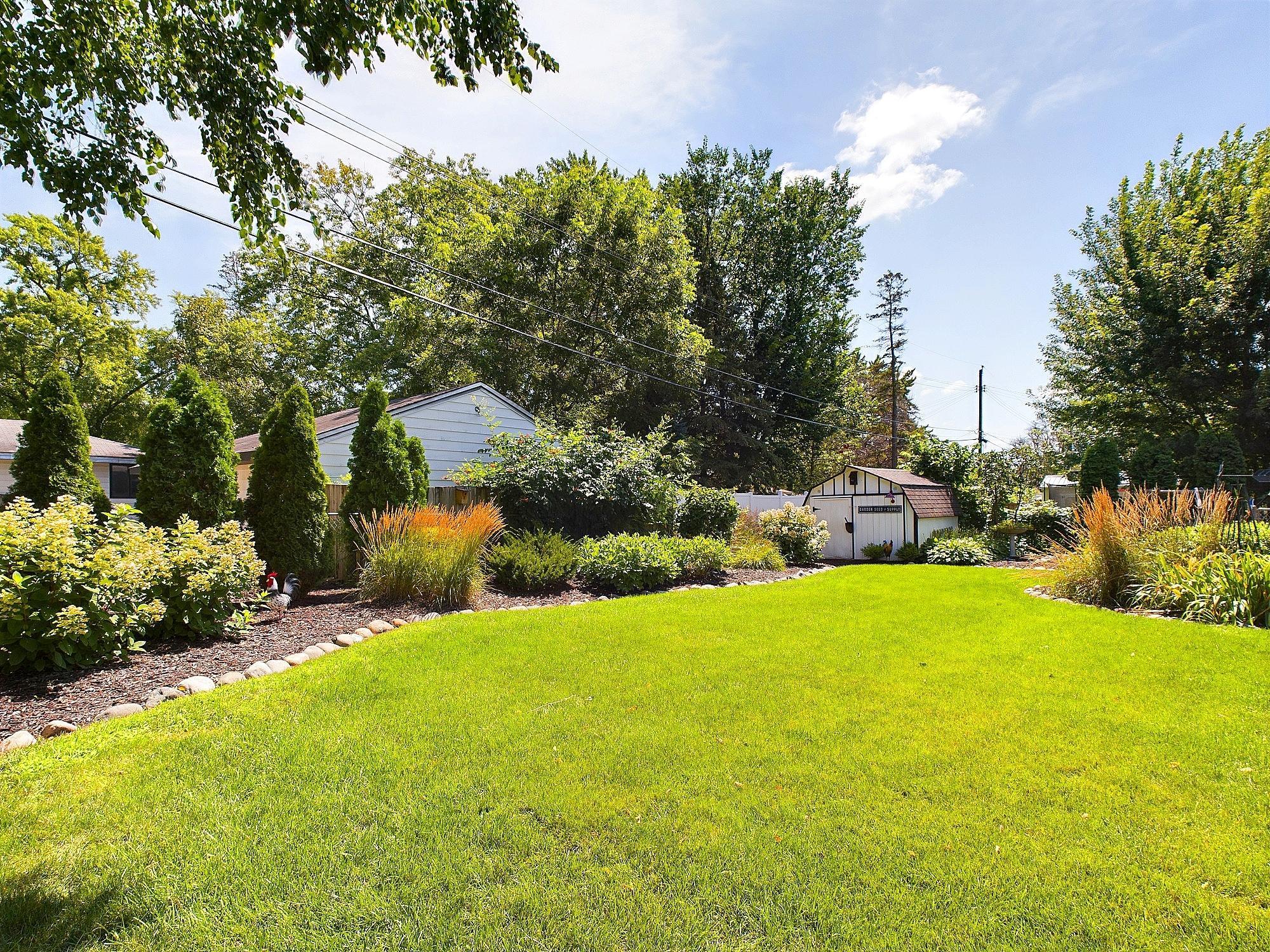 6812 Regent Avenue N