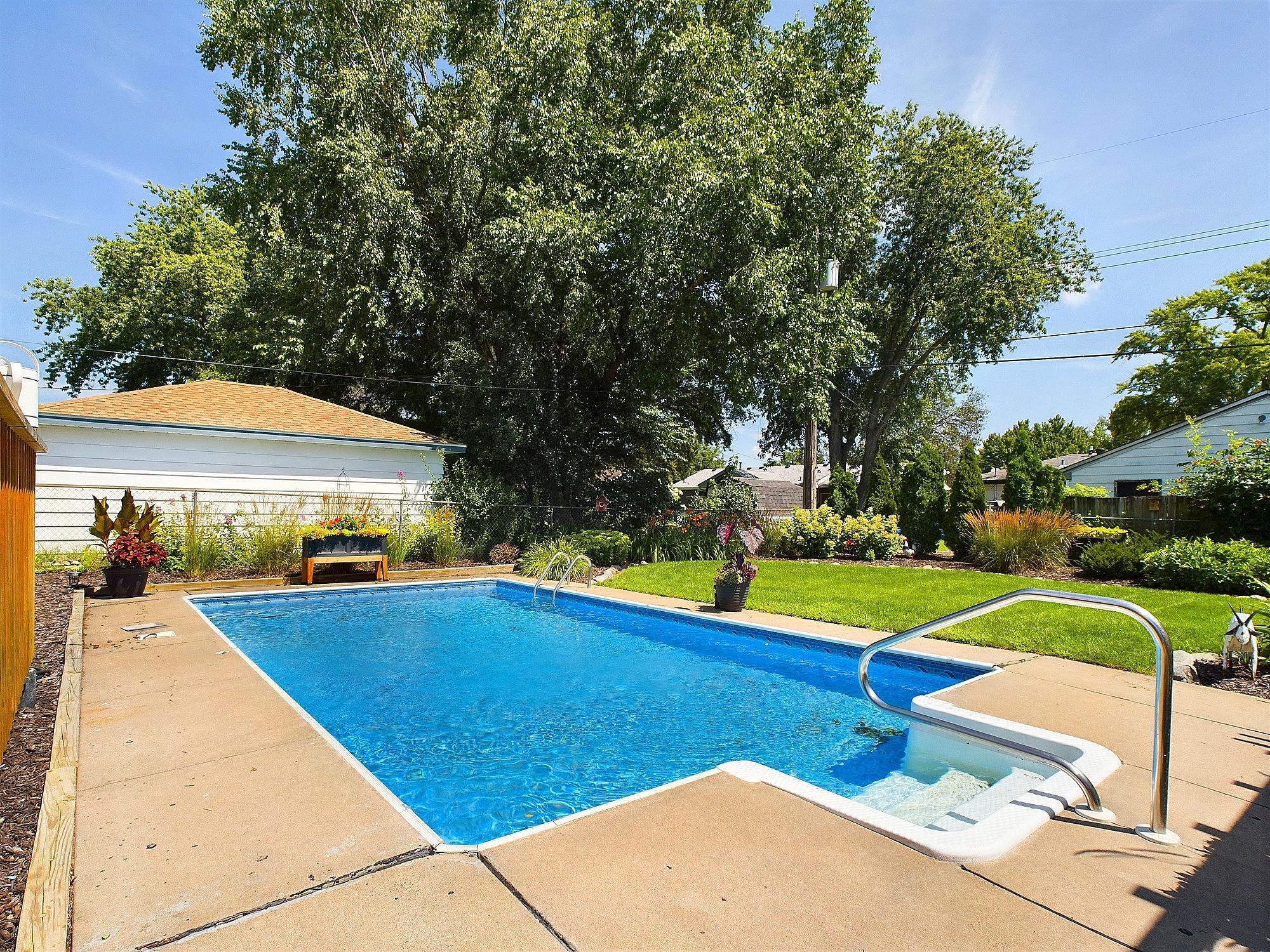 6812 Regent Avenue N