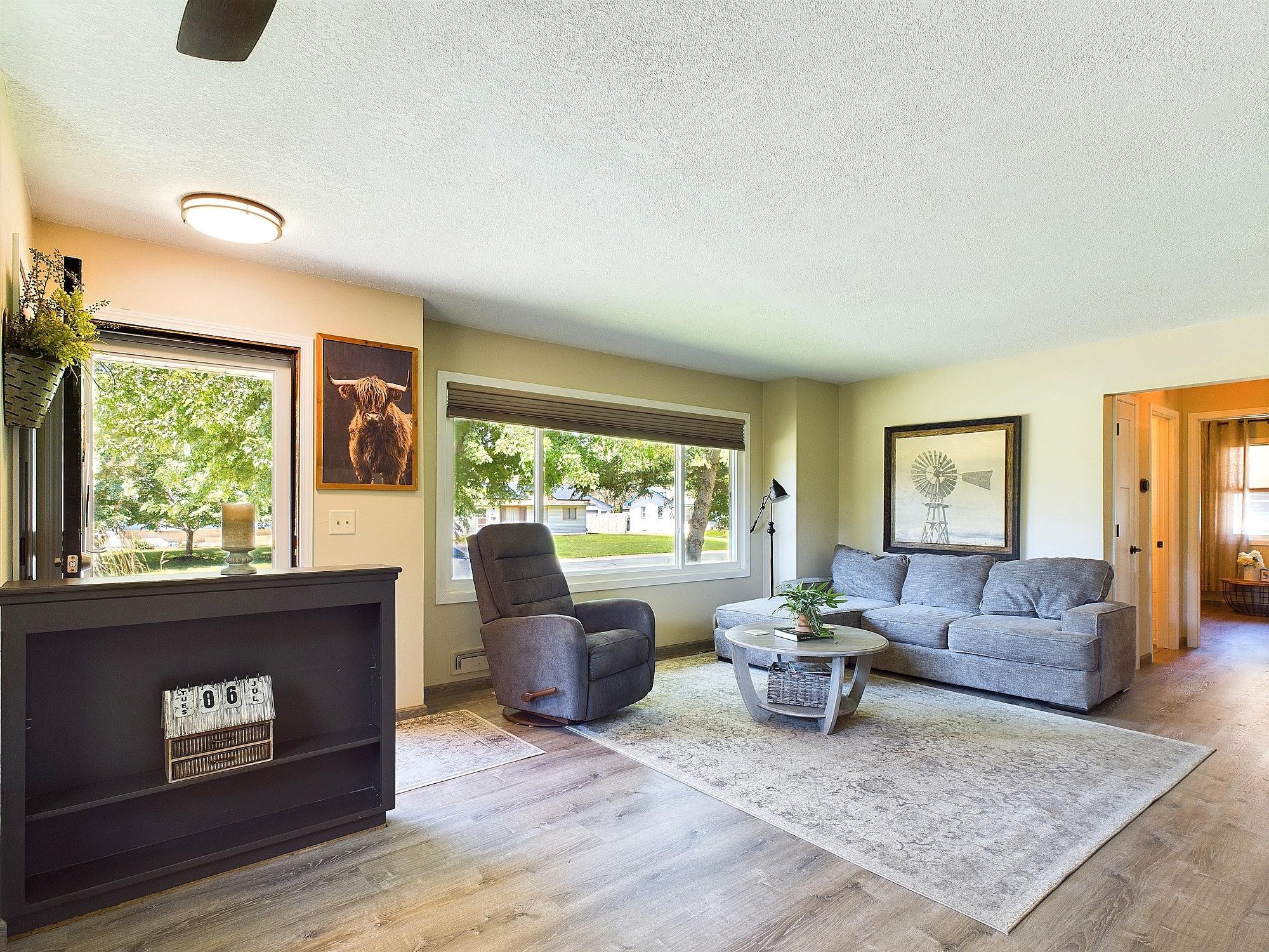 6812 Regent Avenue N