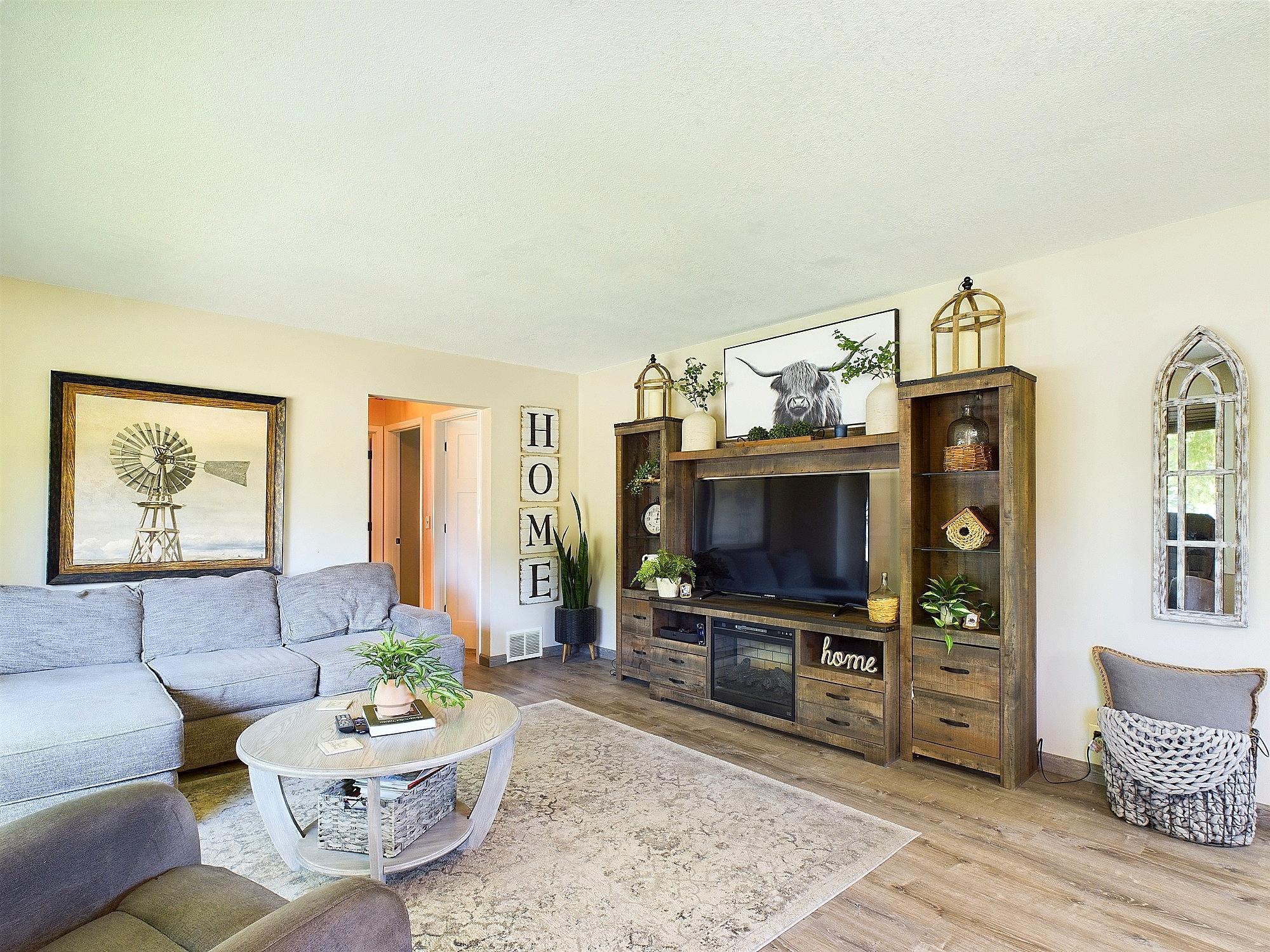 6812 Regent Avenue N