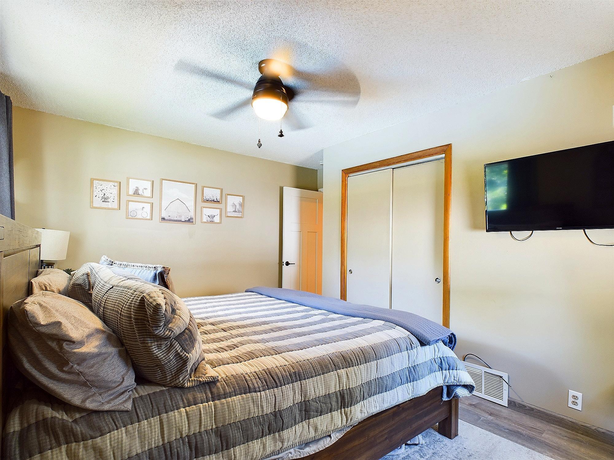 6812 Regent Avenue N