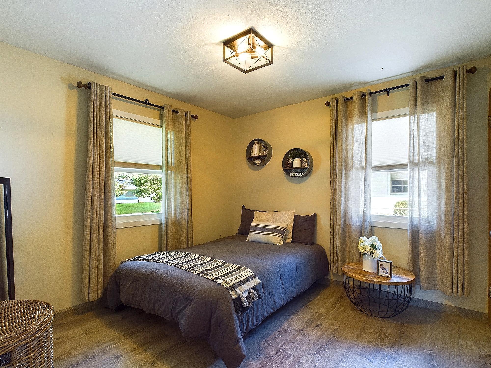 6812 Regent Avenue N