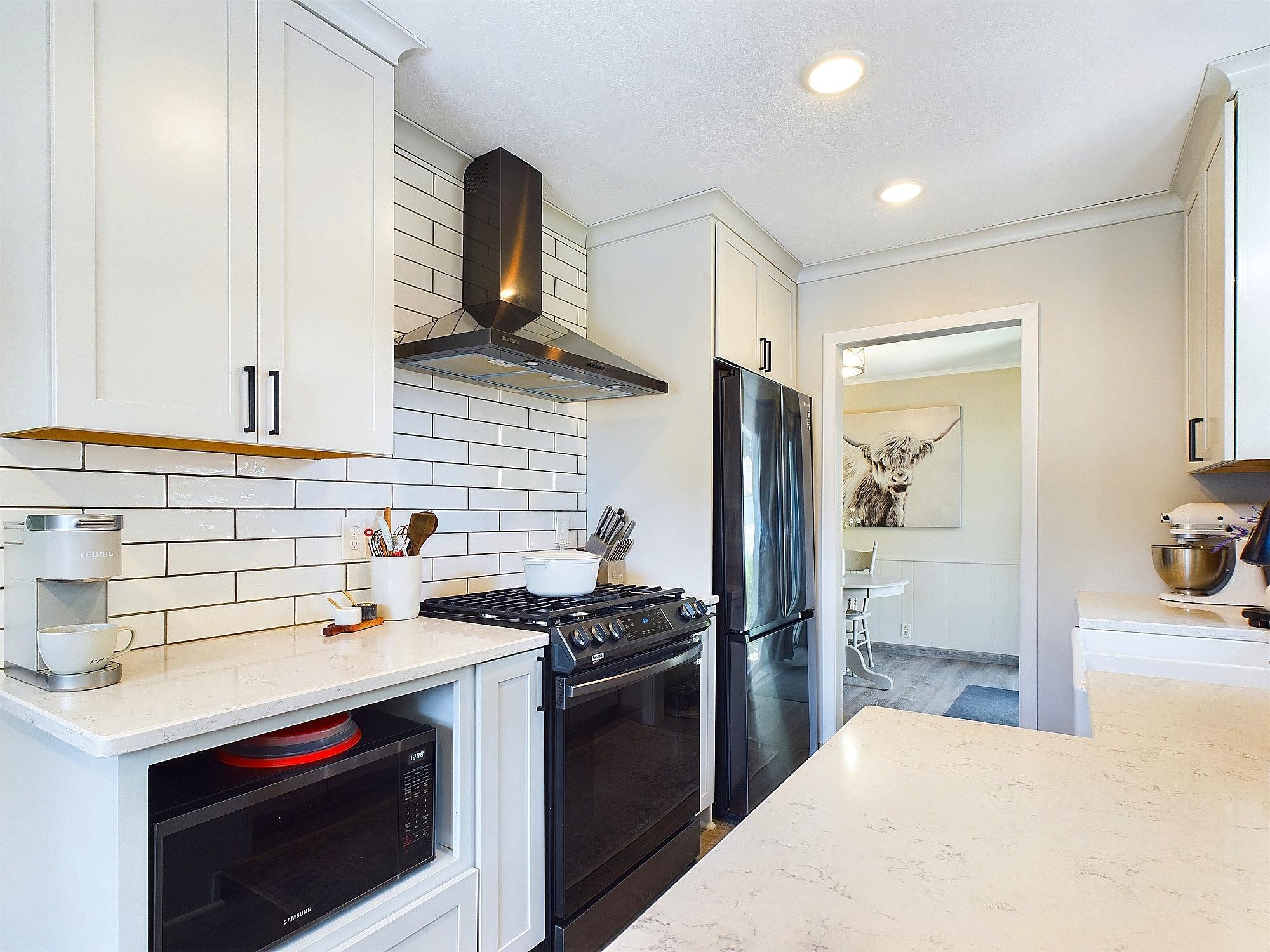 6812 Regent Avenue N