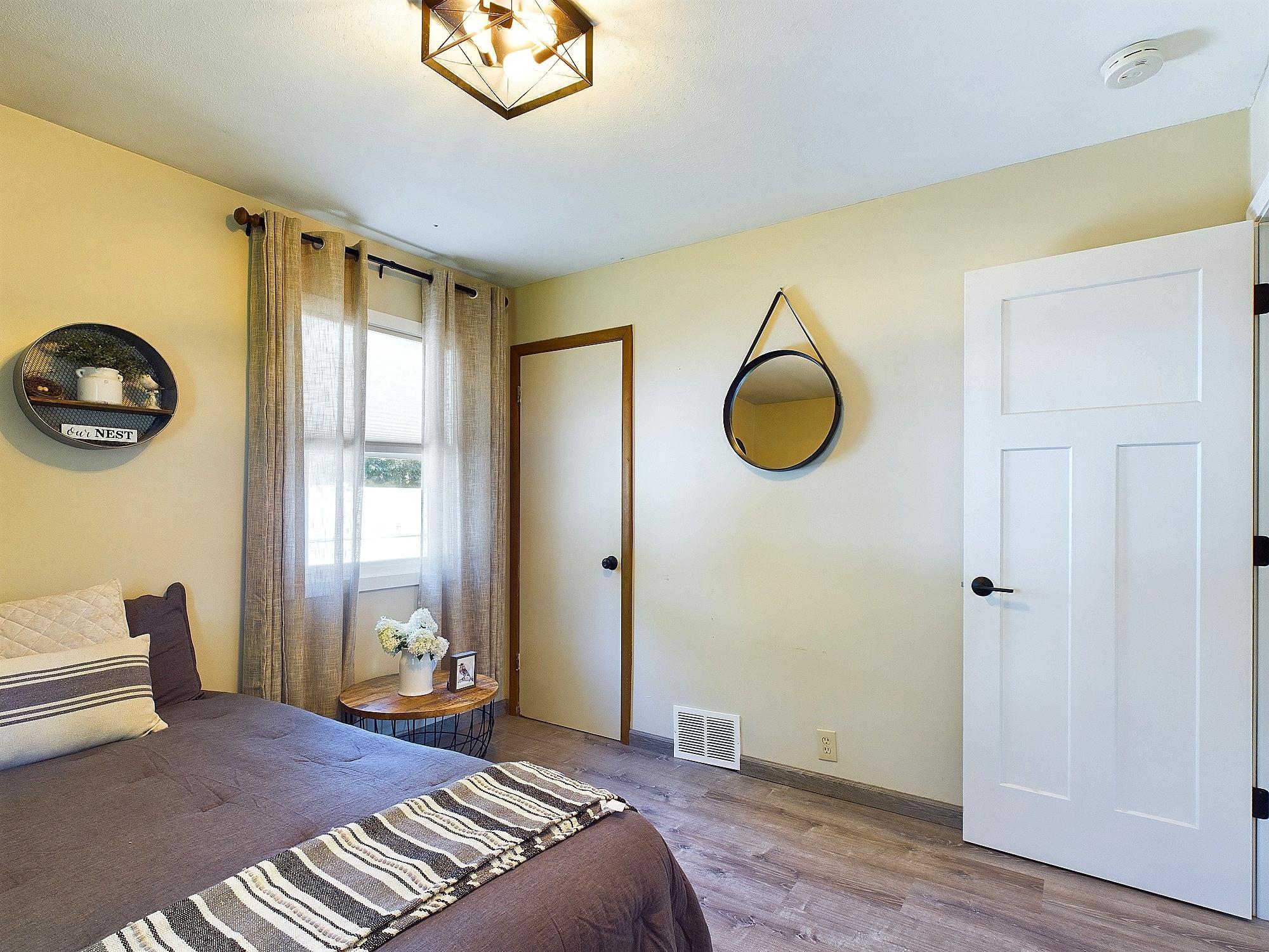 6812 Regent Avenue N