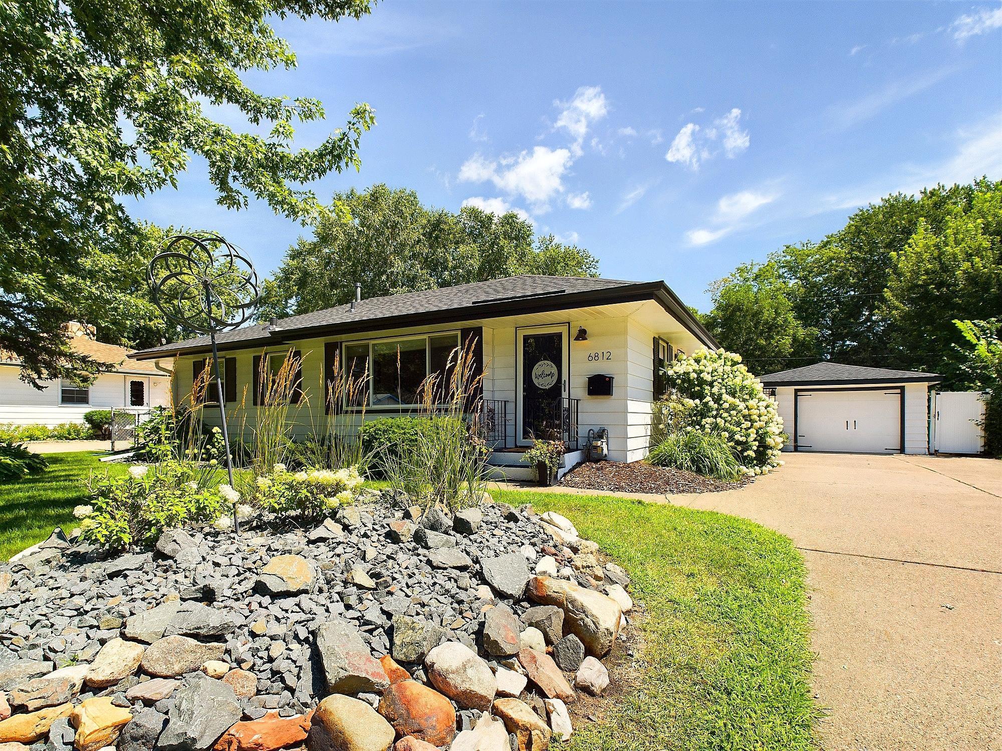 6812 Regent Avenue N