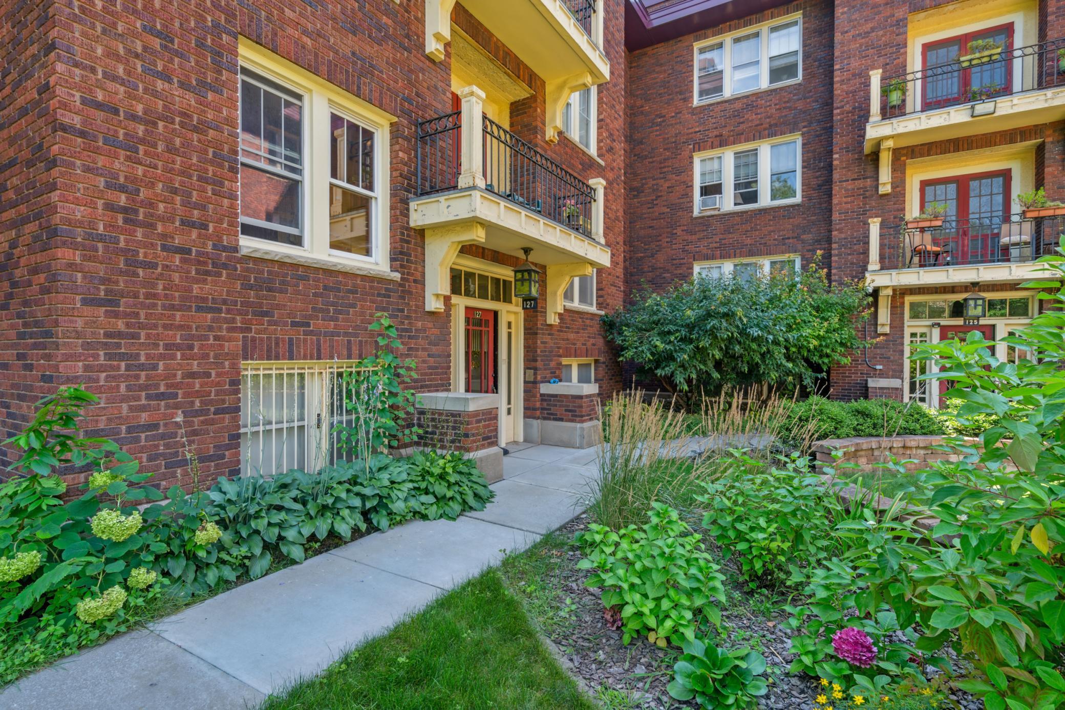 127 Lexington Parkway S Unit: 2