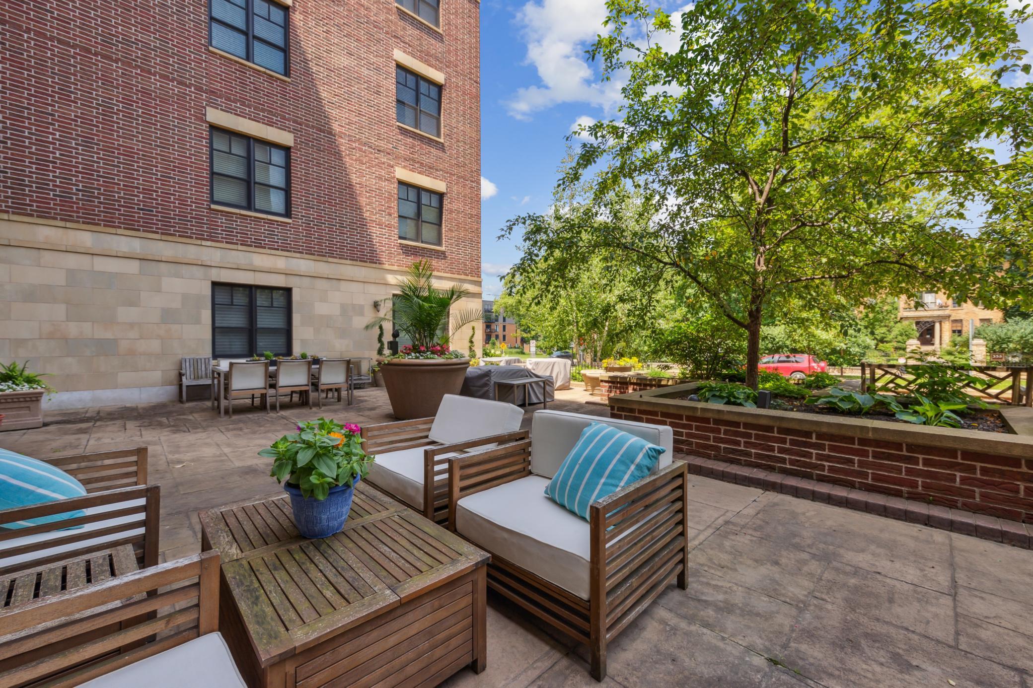 370 Marshall Avenue Unit: 106