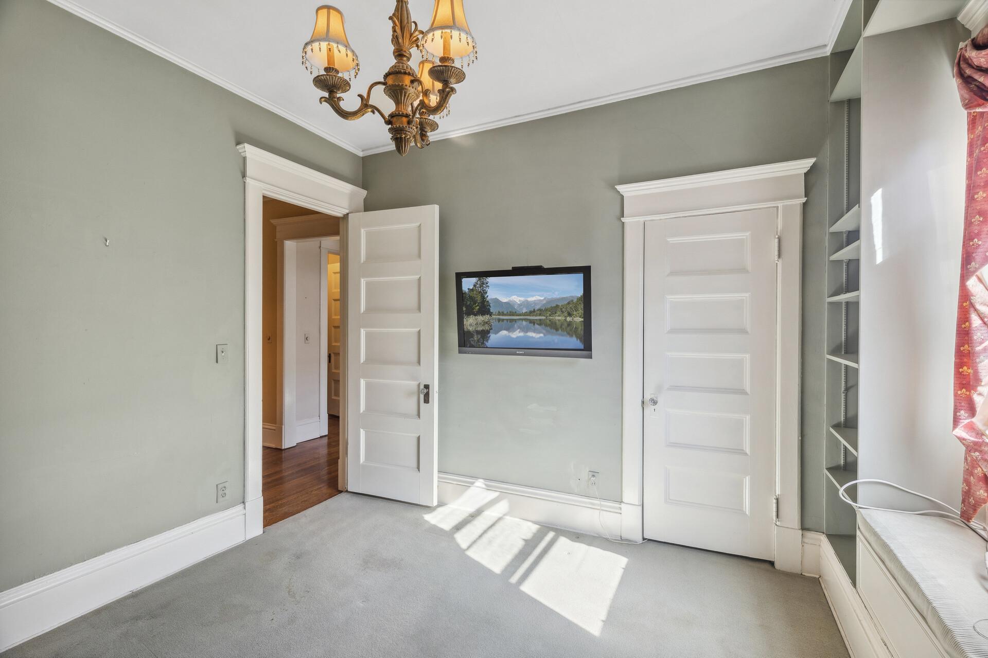30 Saint Albans Street S Unit: 6A
