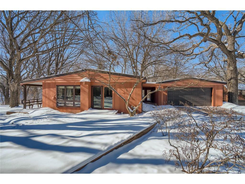 312 Floral Drive W