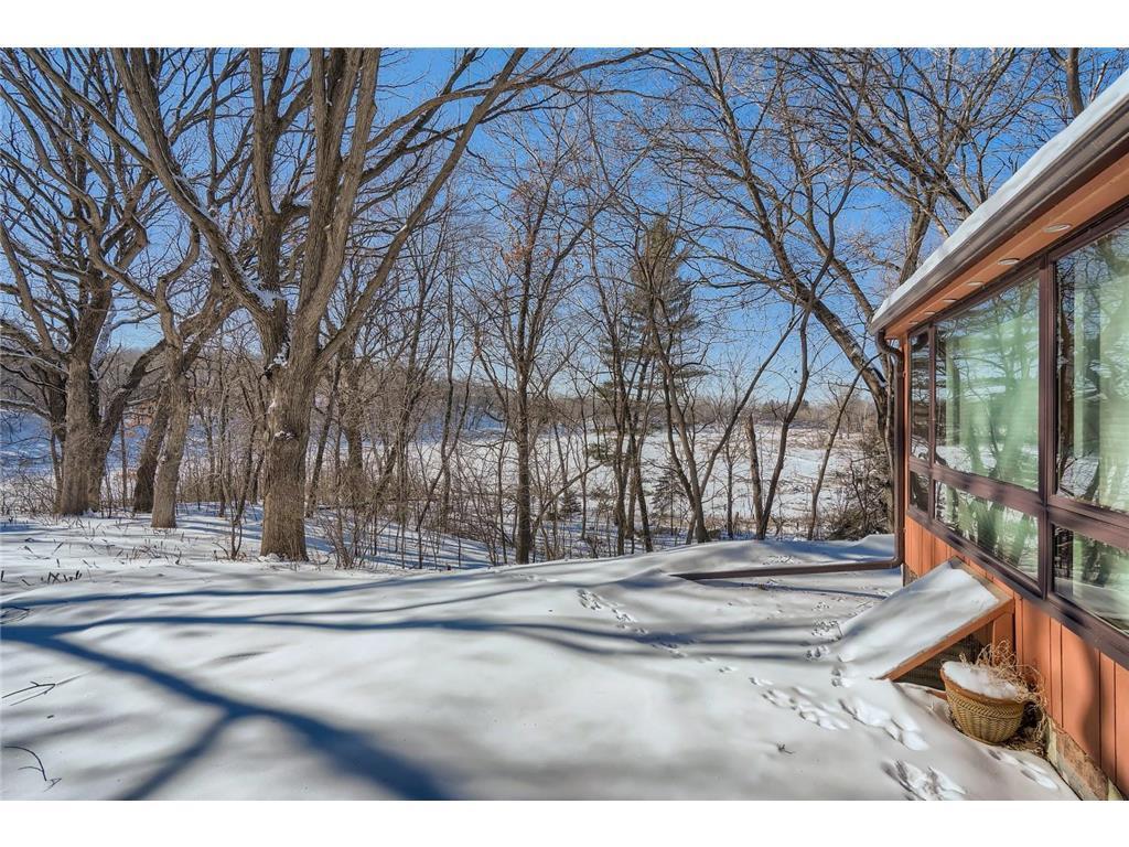 312 Floral Drive W