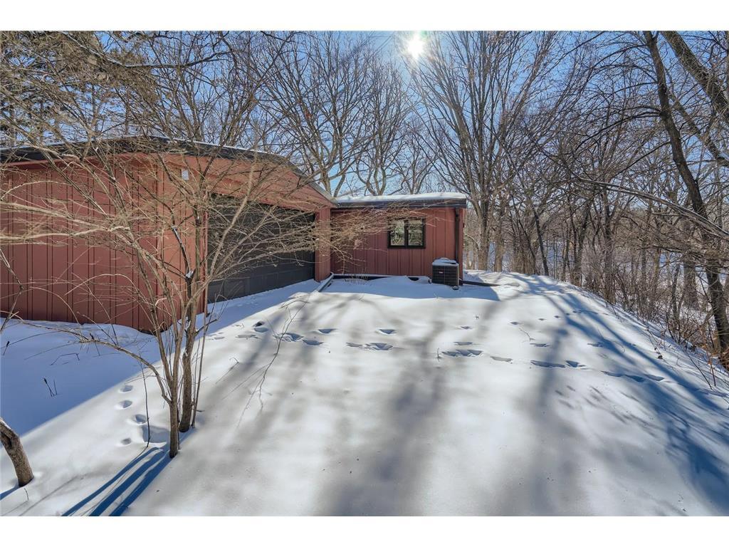 312 Floral Drive W