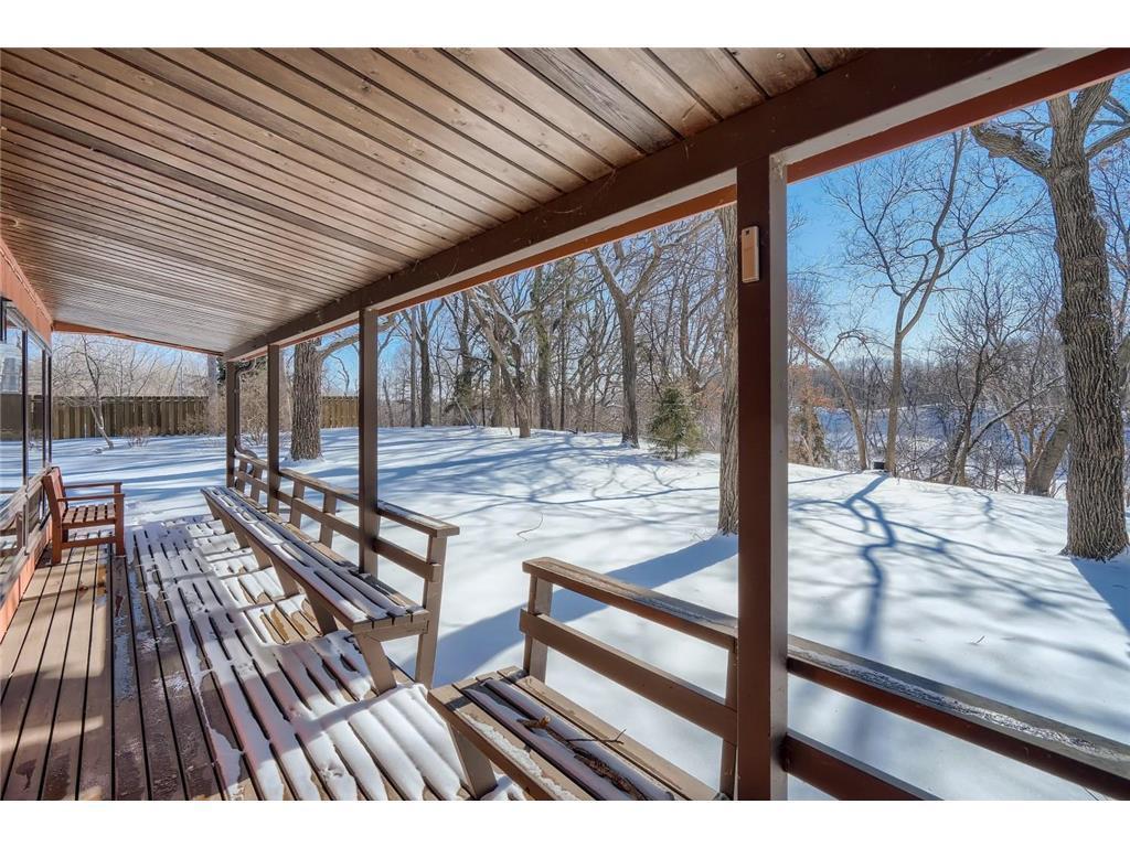 312 Floral Drive W