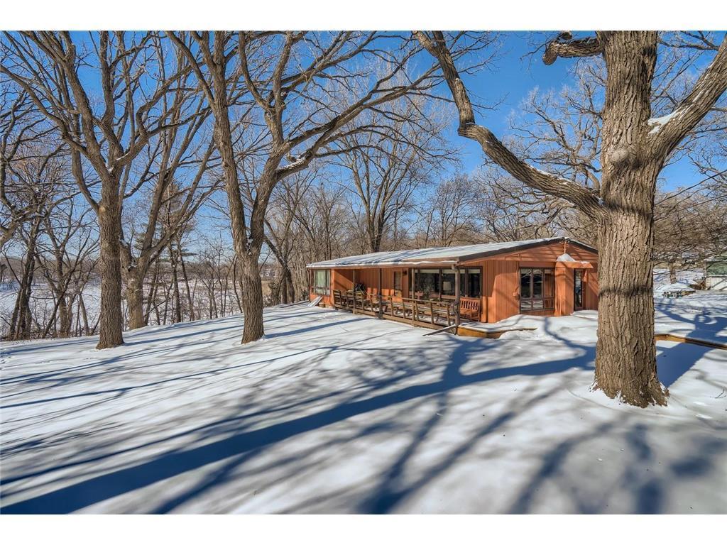 312 Floral Drive W