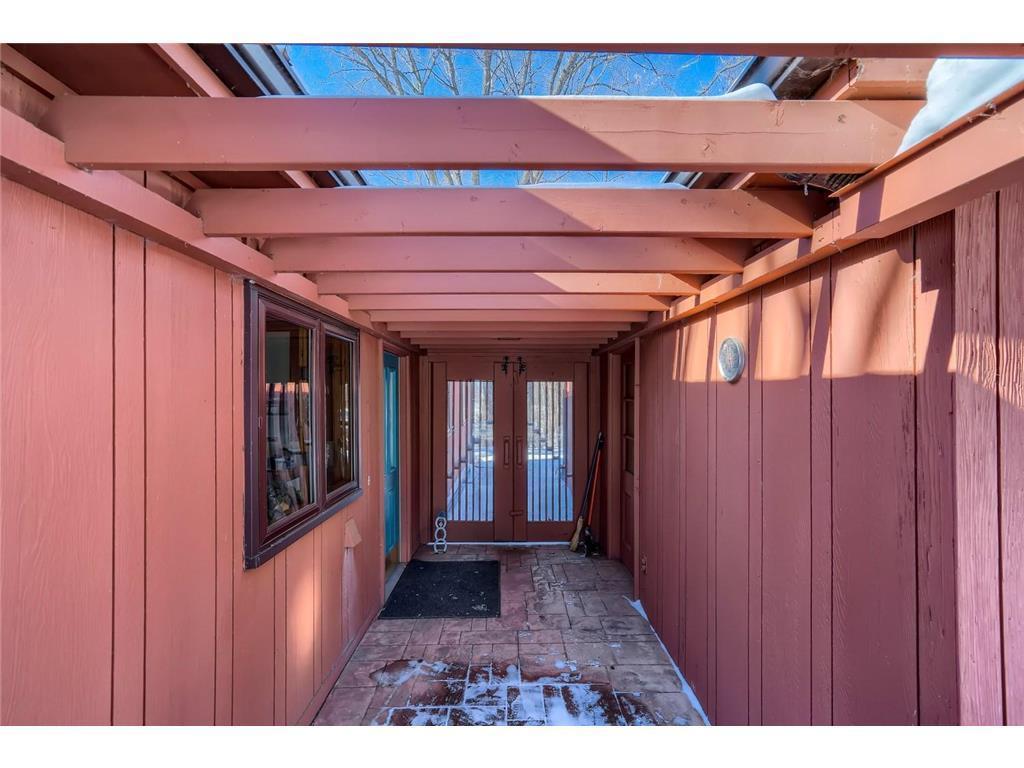 312 Floral Drive W