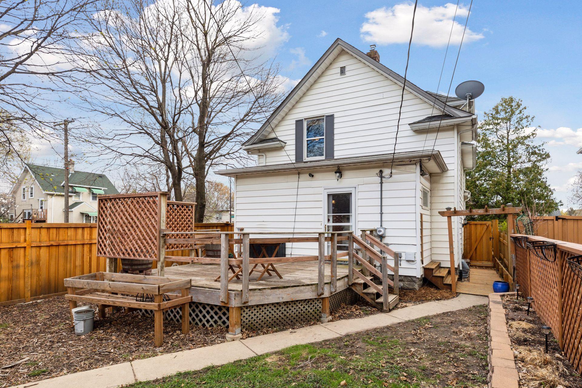 1055 Wakefield Avenue